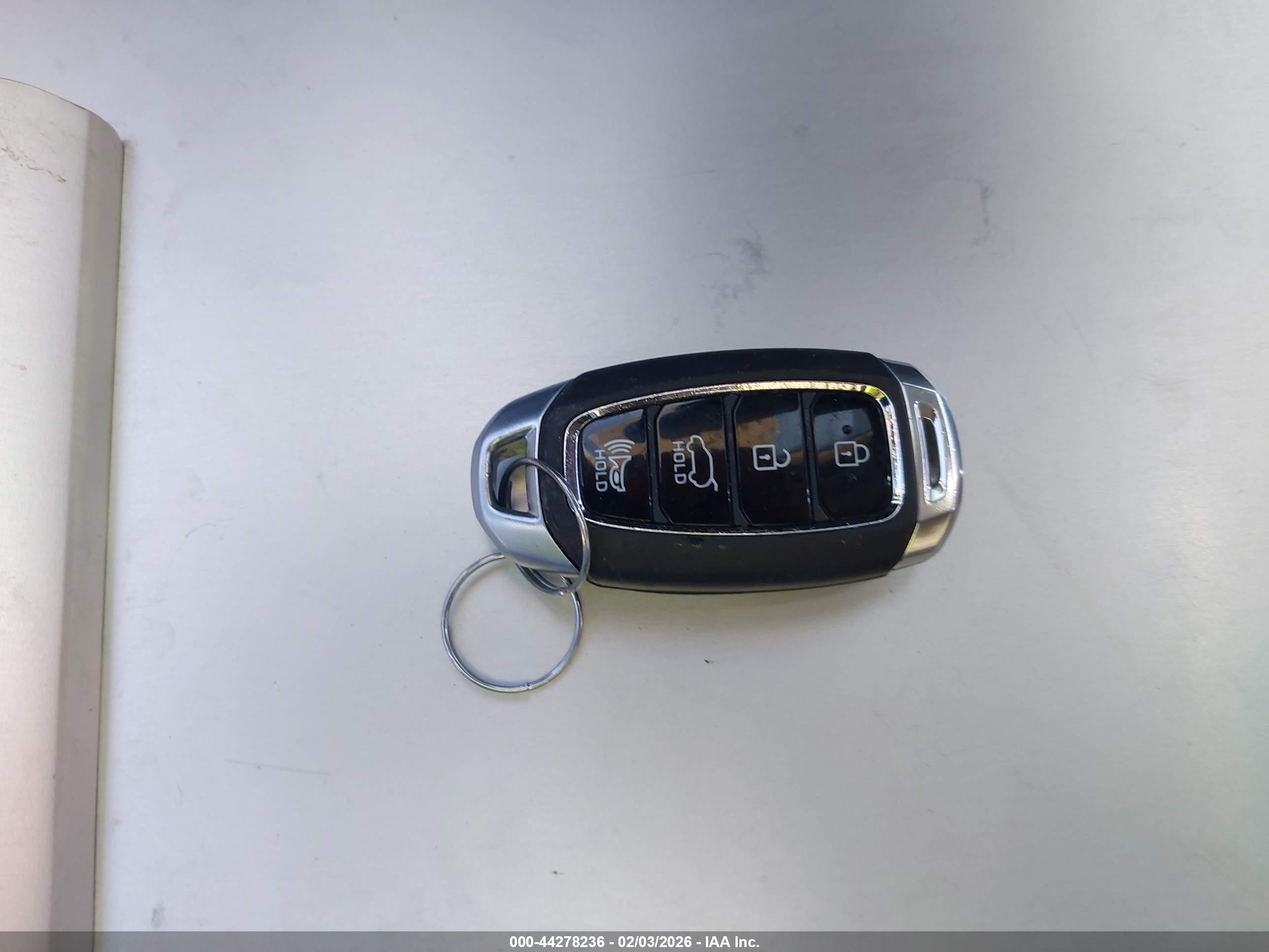HYUNDAI SANTA image 11