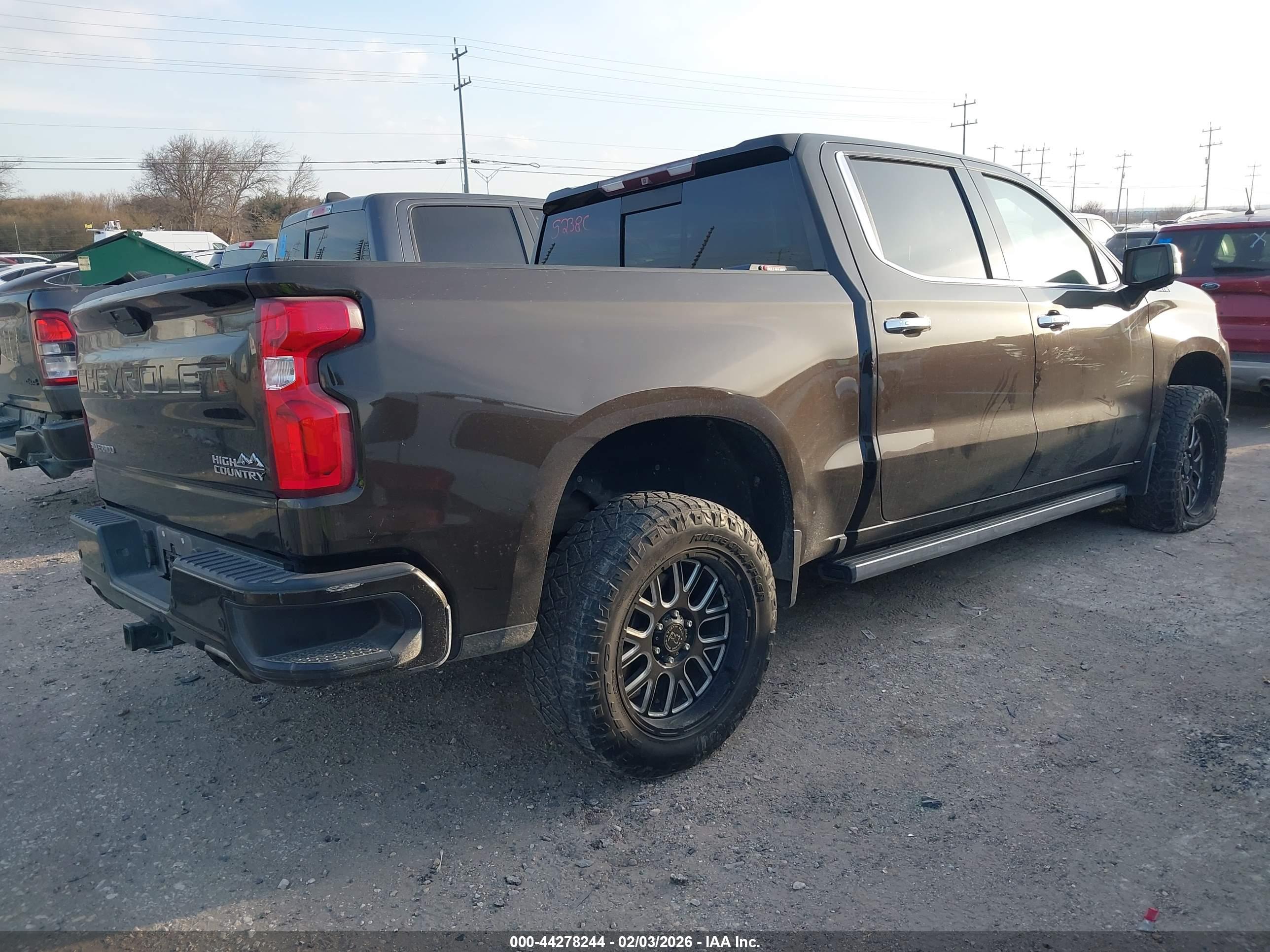 CHEVROLET SILVERADO image 4