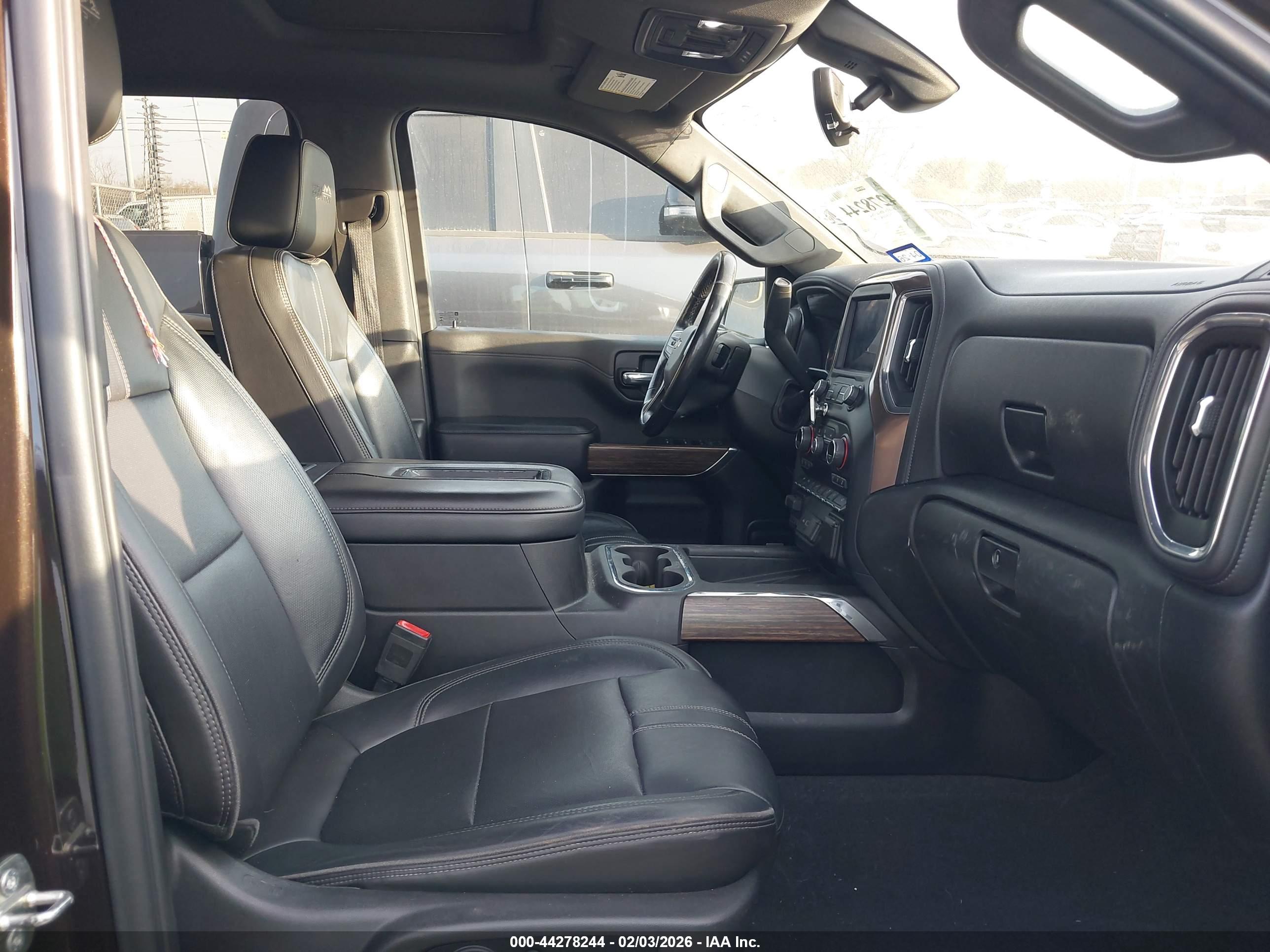 CHEVROLET SILVERADO image 5