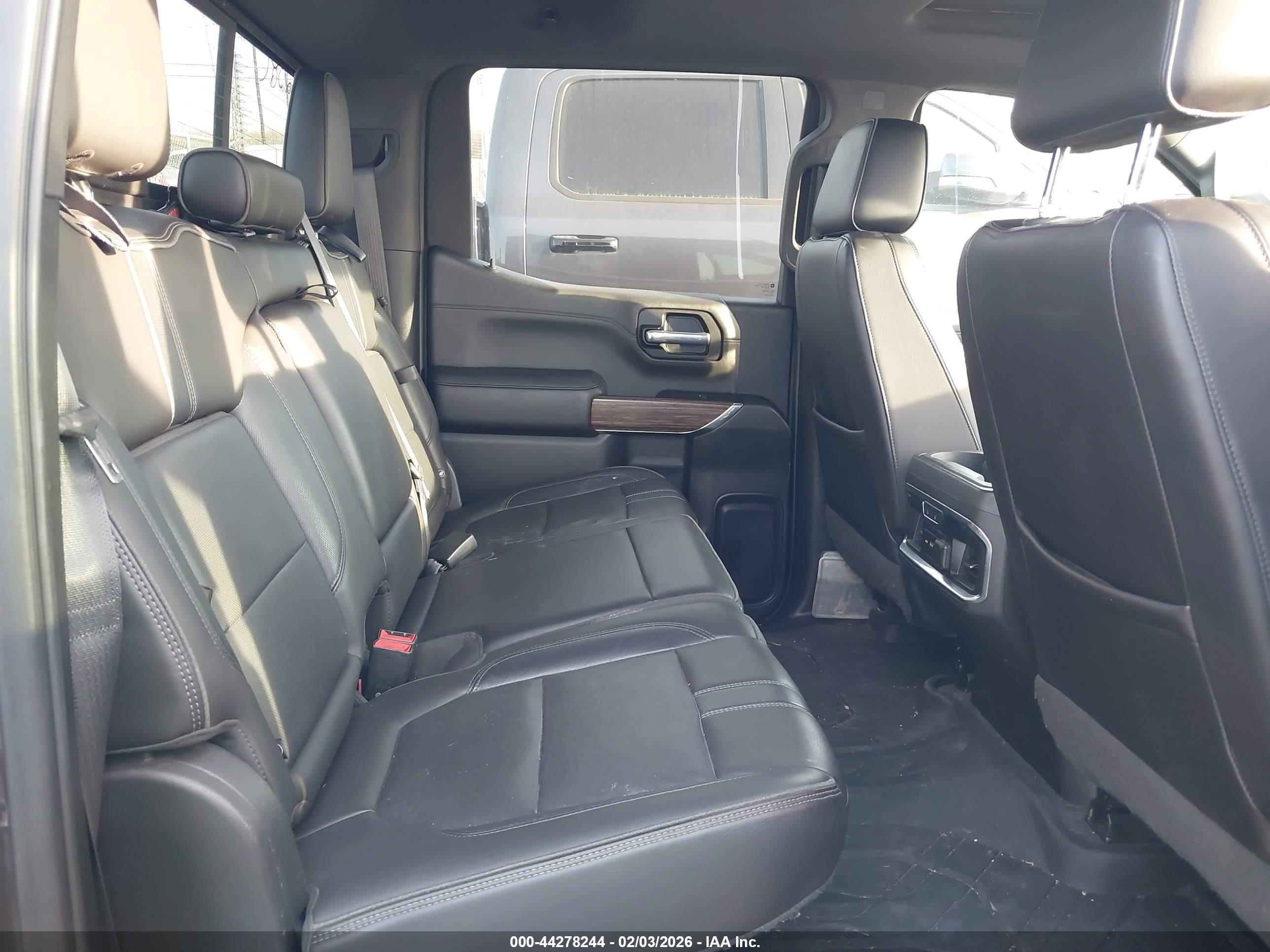 CHEVROLET SILVERADO image 8