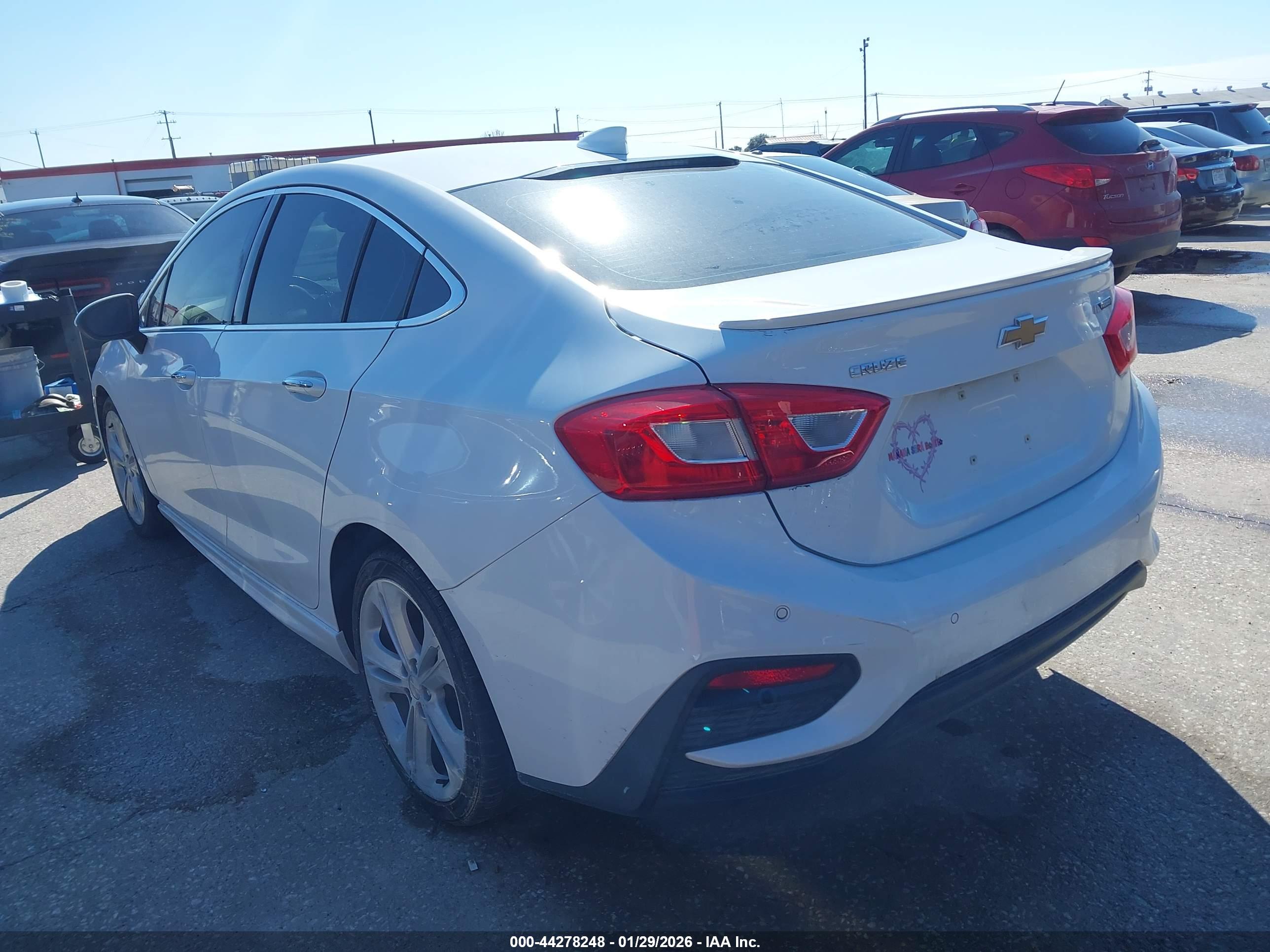 CHEVROLET CRUZE image 3
