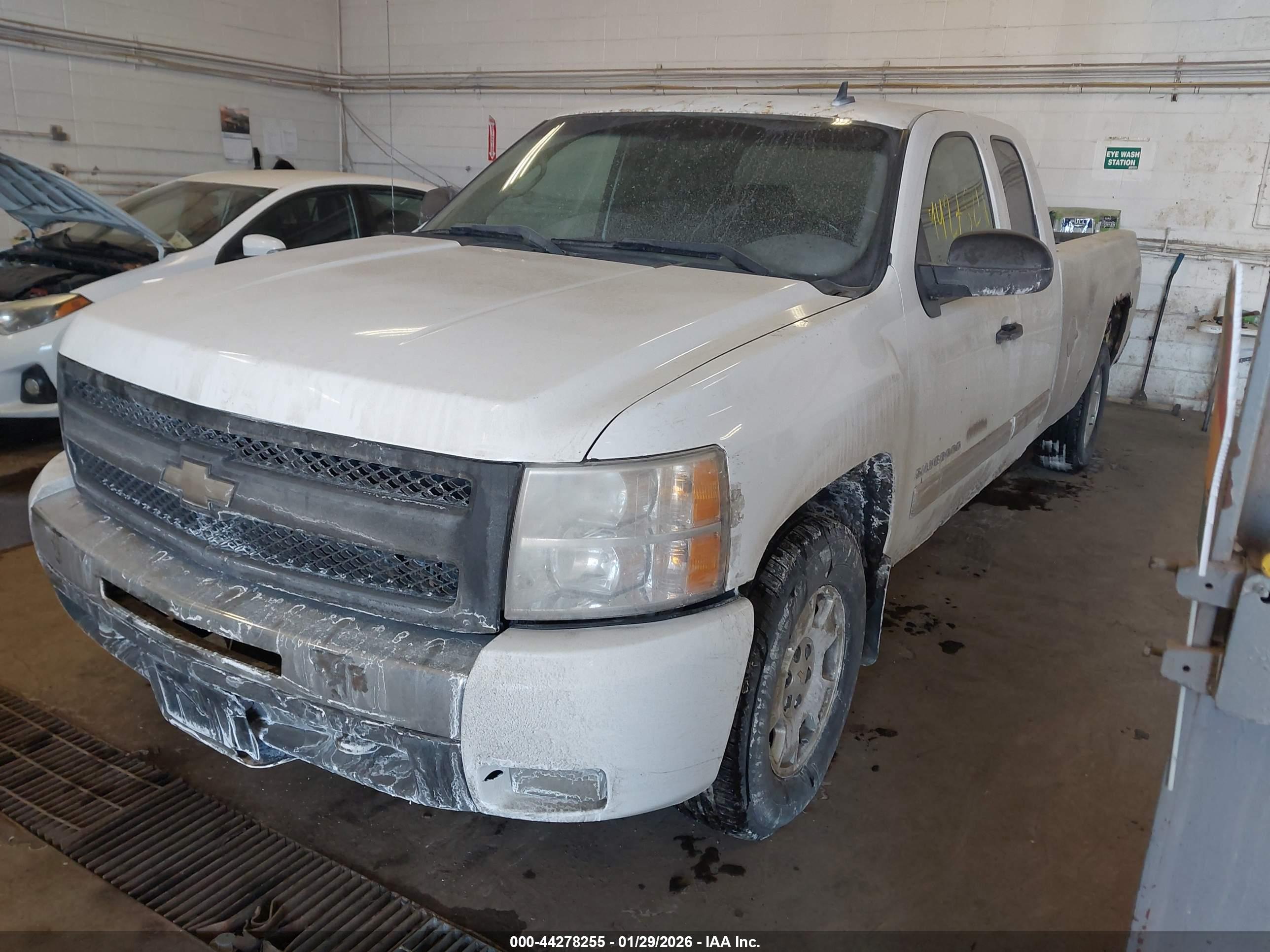 CHEVROLET SILVERADO image 2