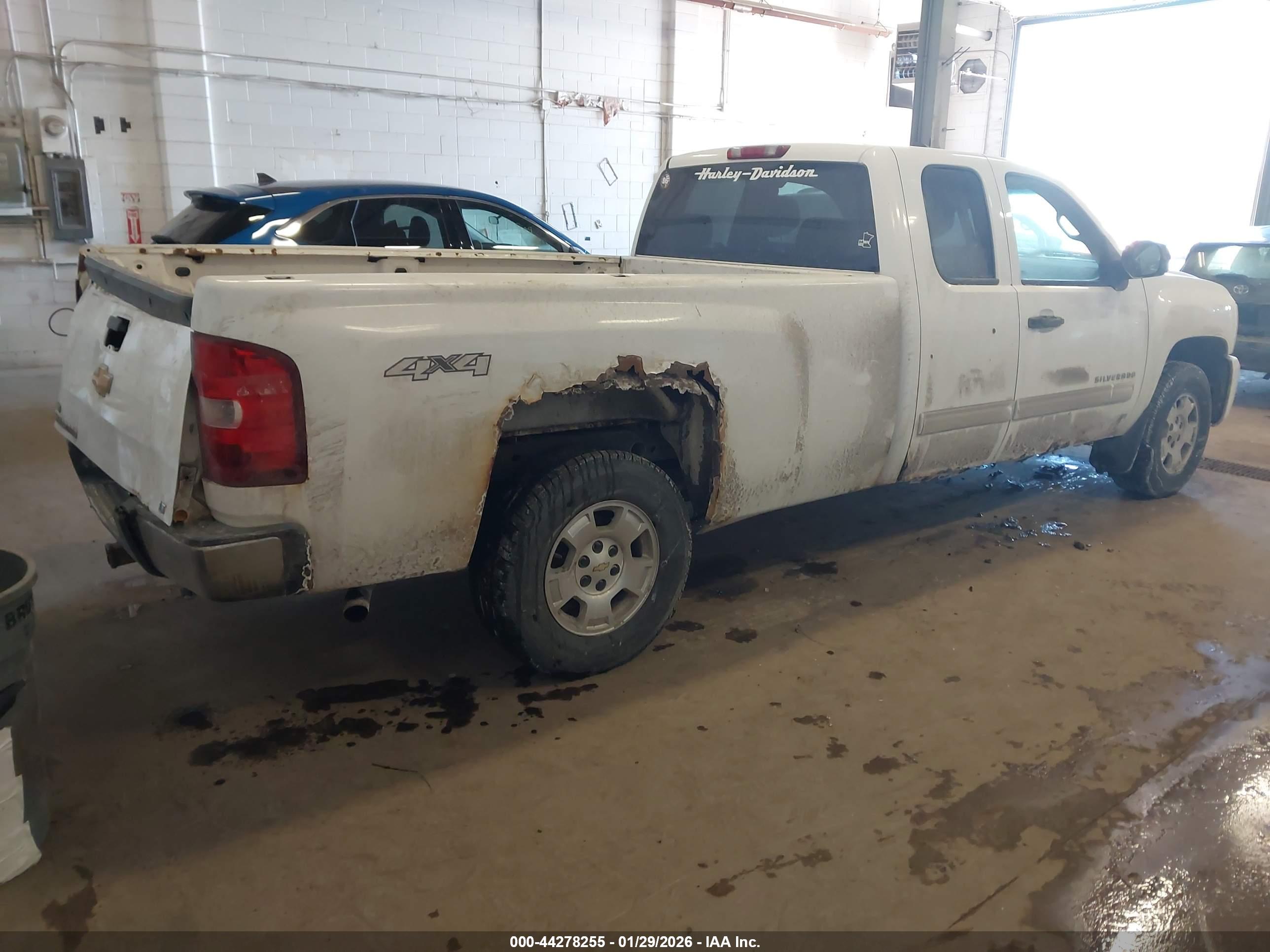 CHEVROLET SILVERADO image 4