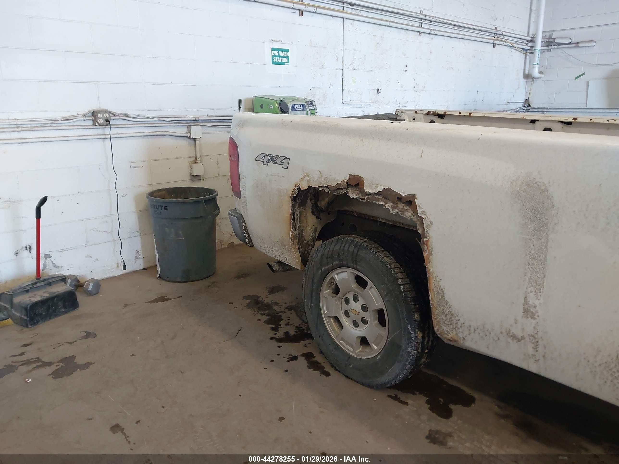 CHEVROLET SILVERADO image 6