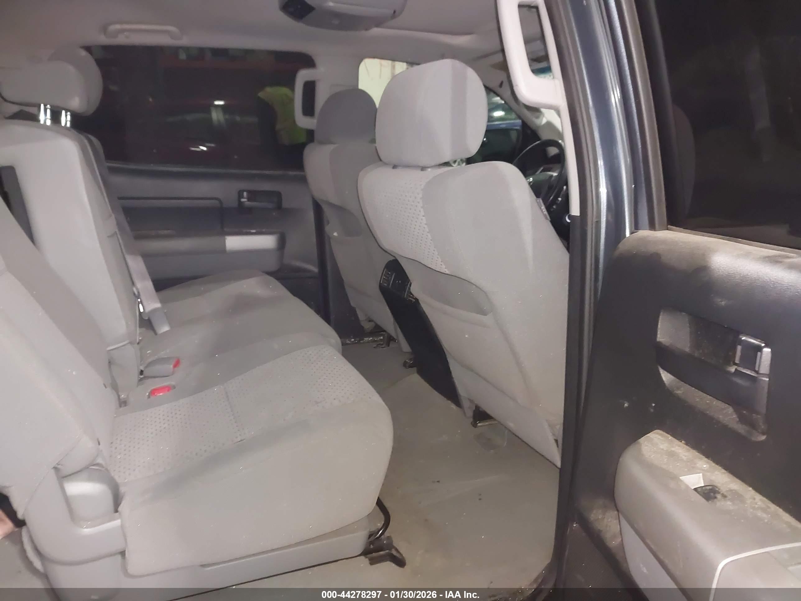 TOYOTA TUNDRA image 8