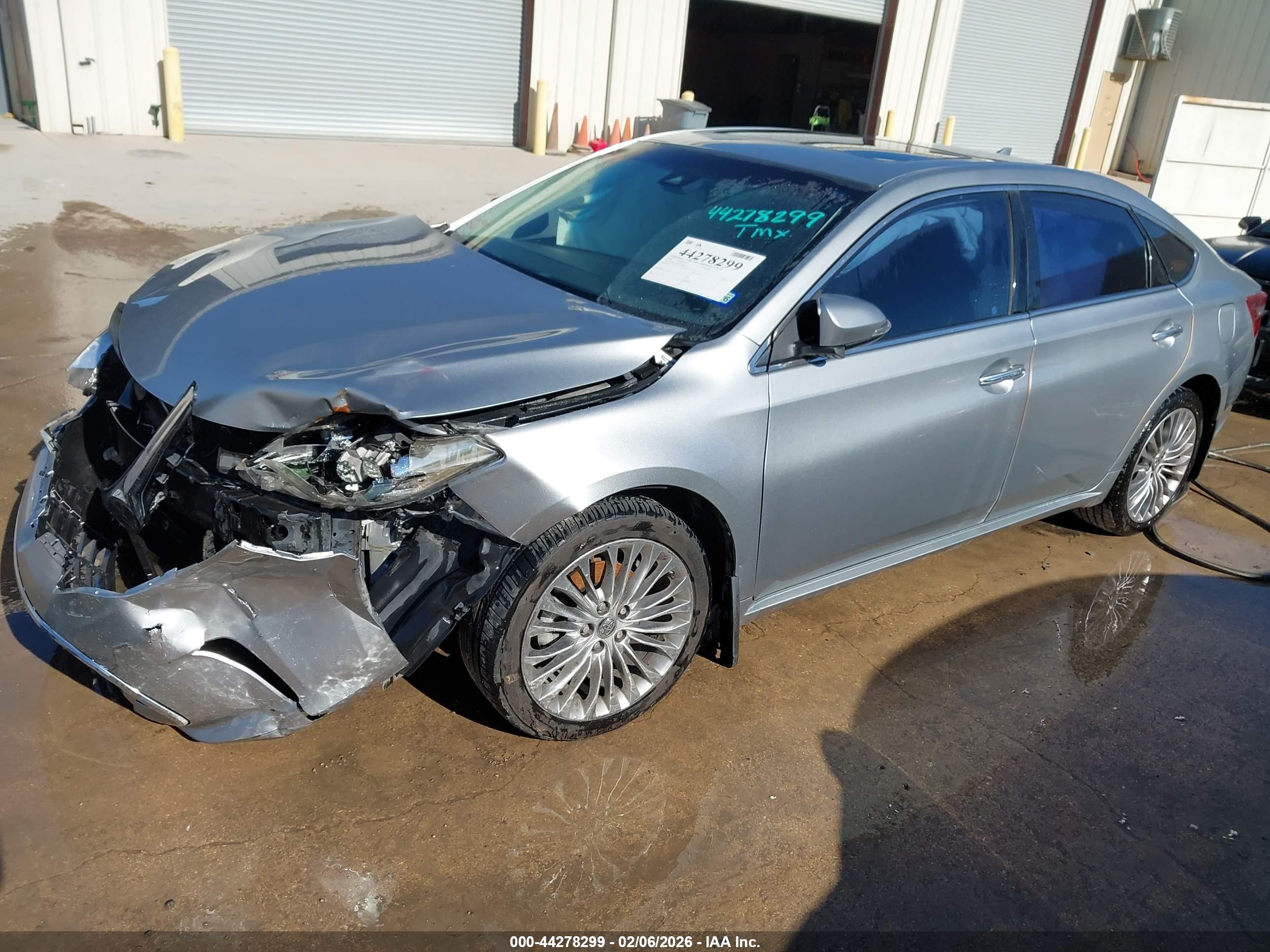 TOYOTA AVALON image 2