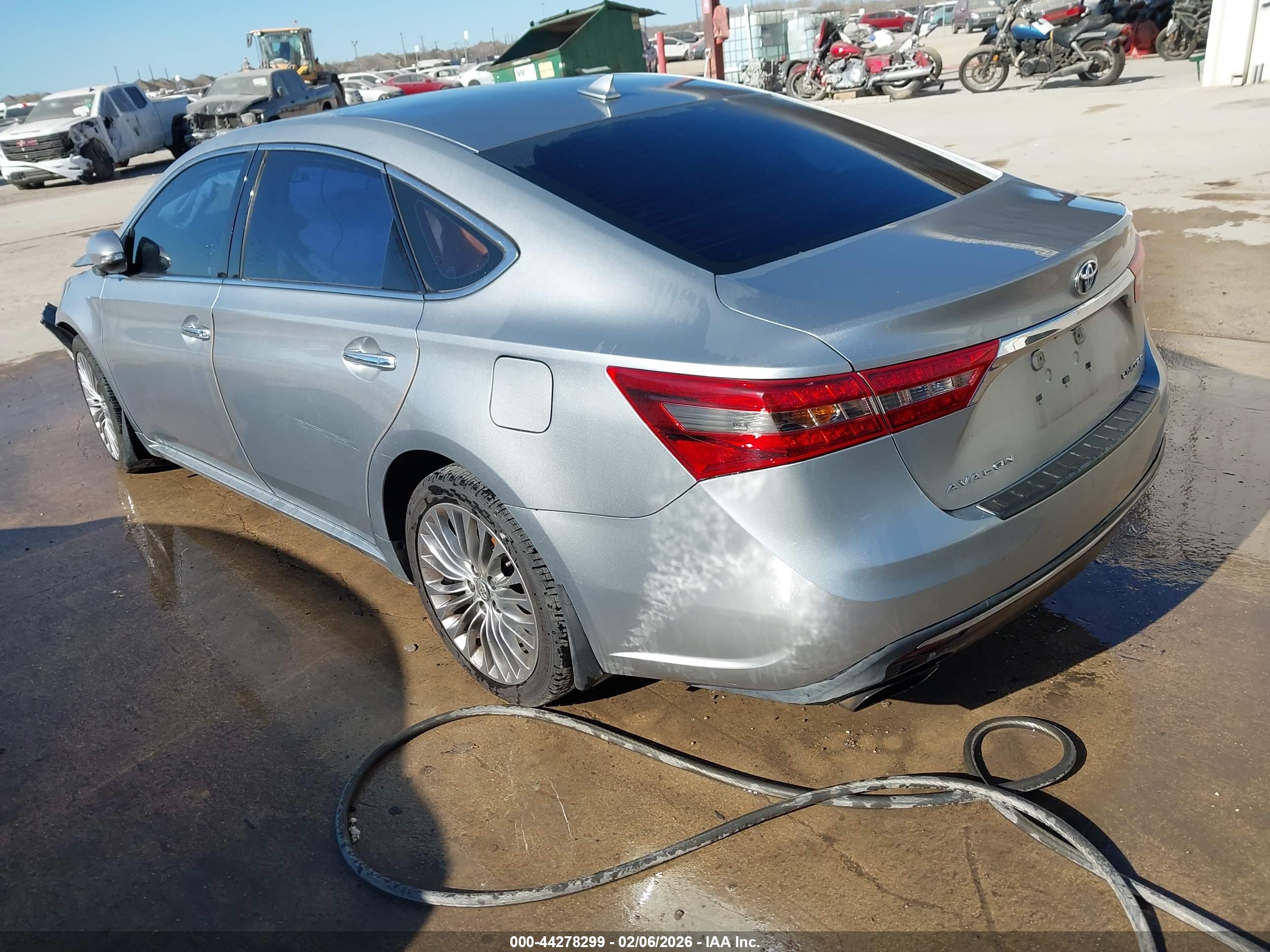 TOYOTA AVALON image 3