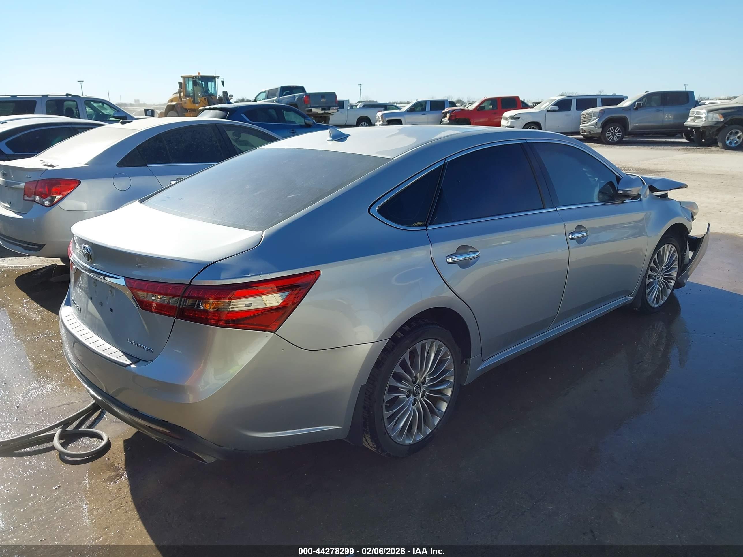 TOYOTA AVALON image 4