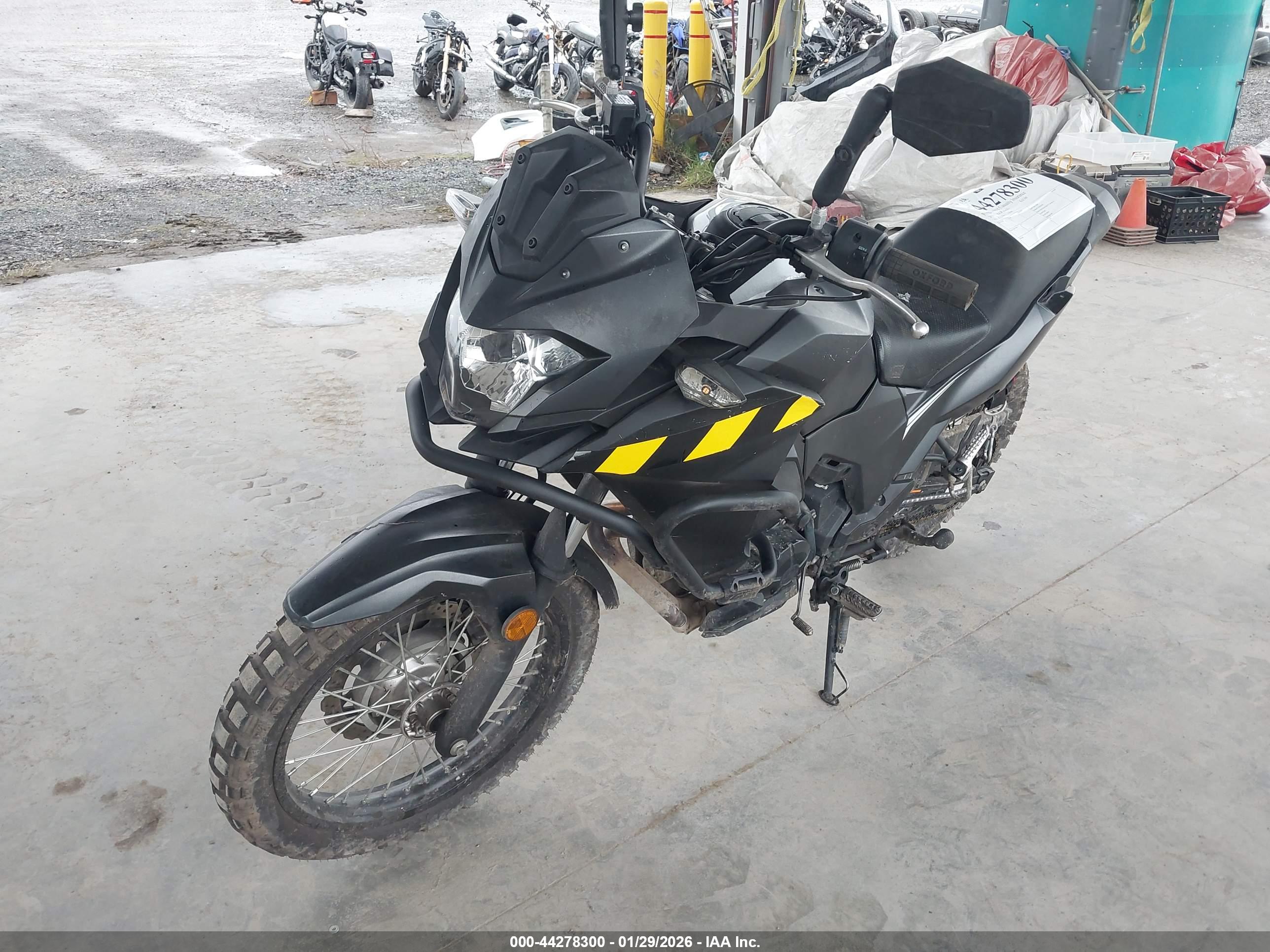 KAWASAKI KLE300 image 2