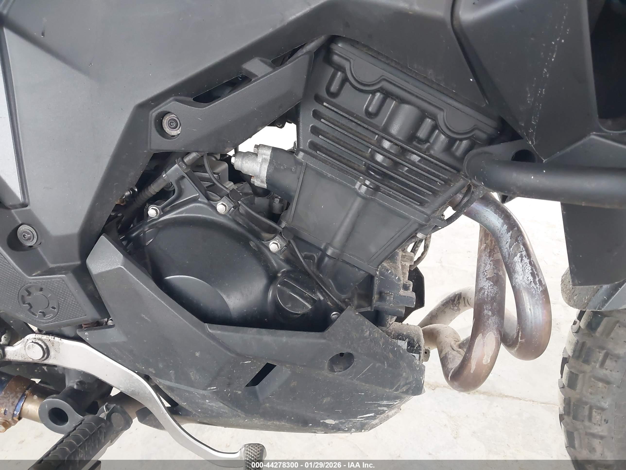 KAWASAKI KLE300 image 8