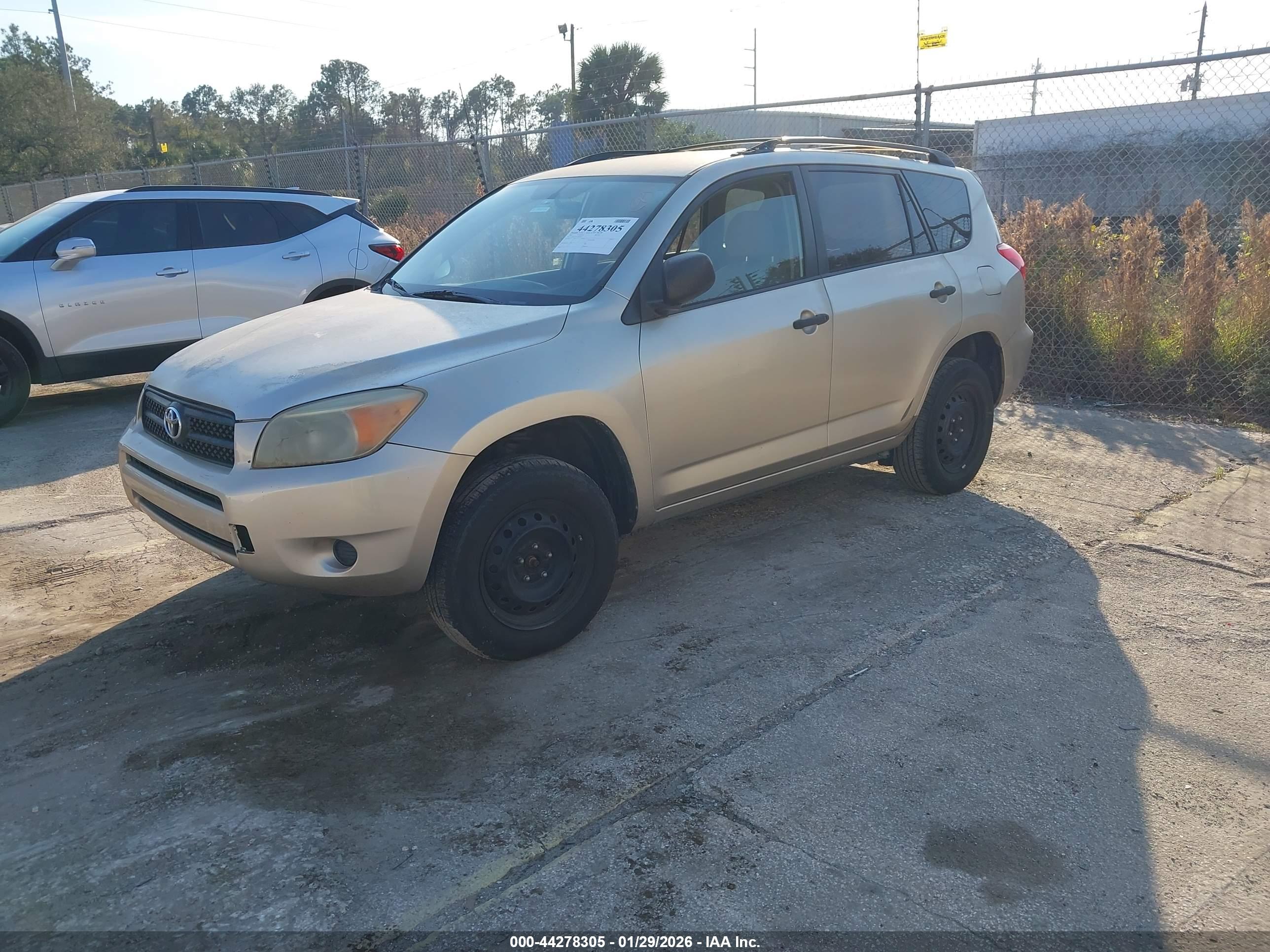 TOYOTA RAV4 image 2
