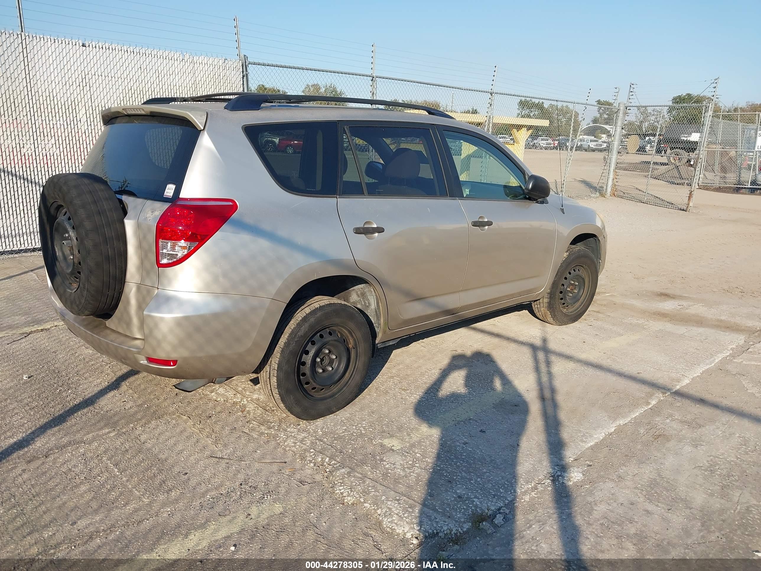 TOYOTA RAV4 image 4