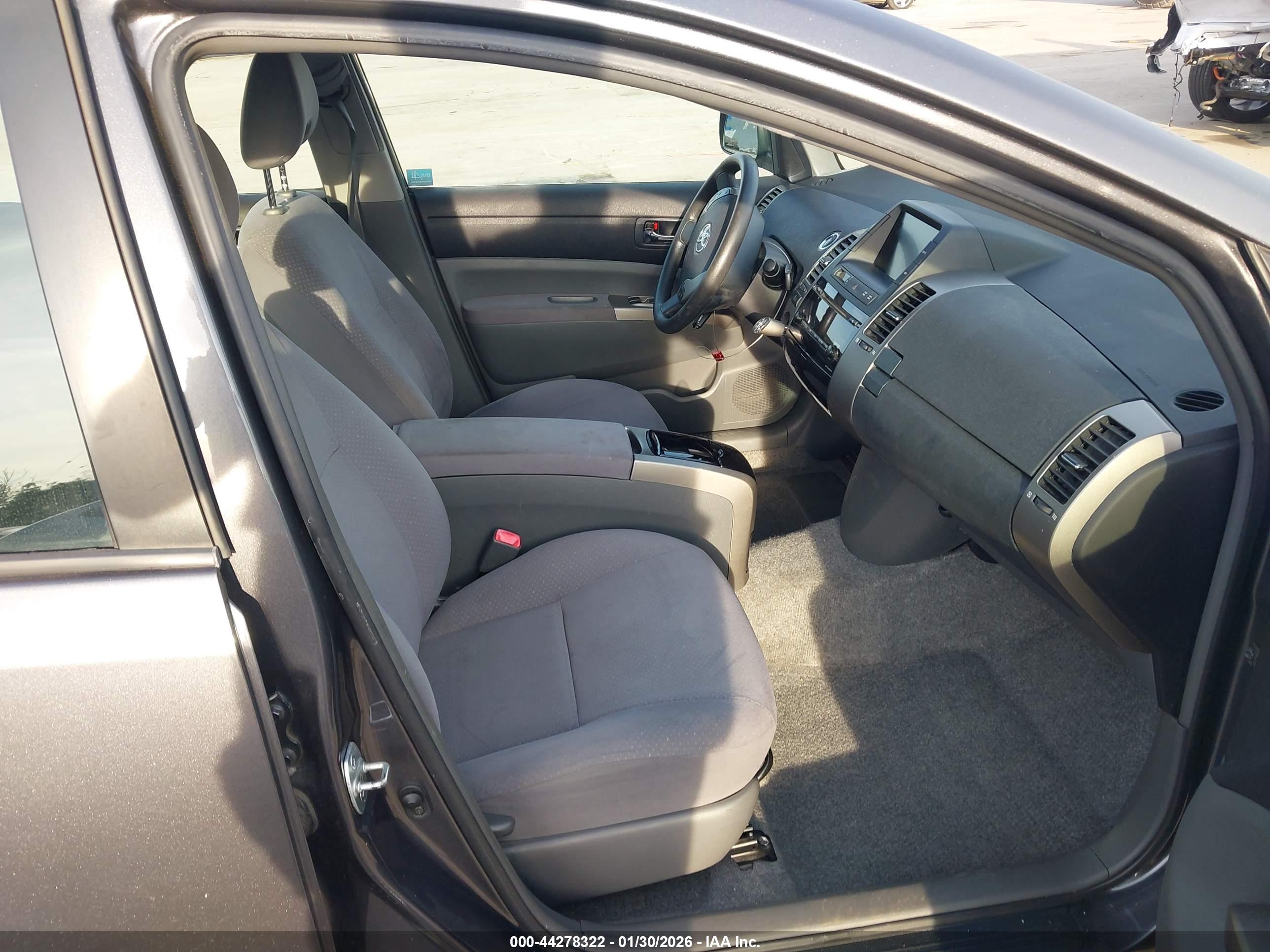 TOYOTA PRIUS image 5