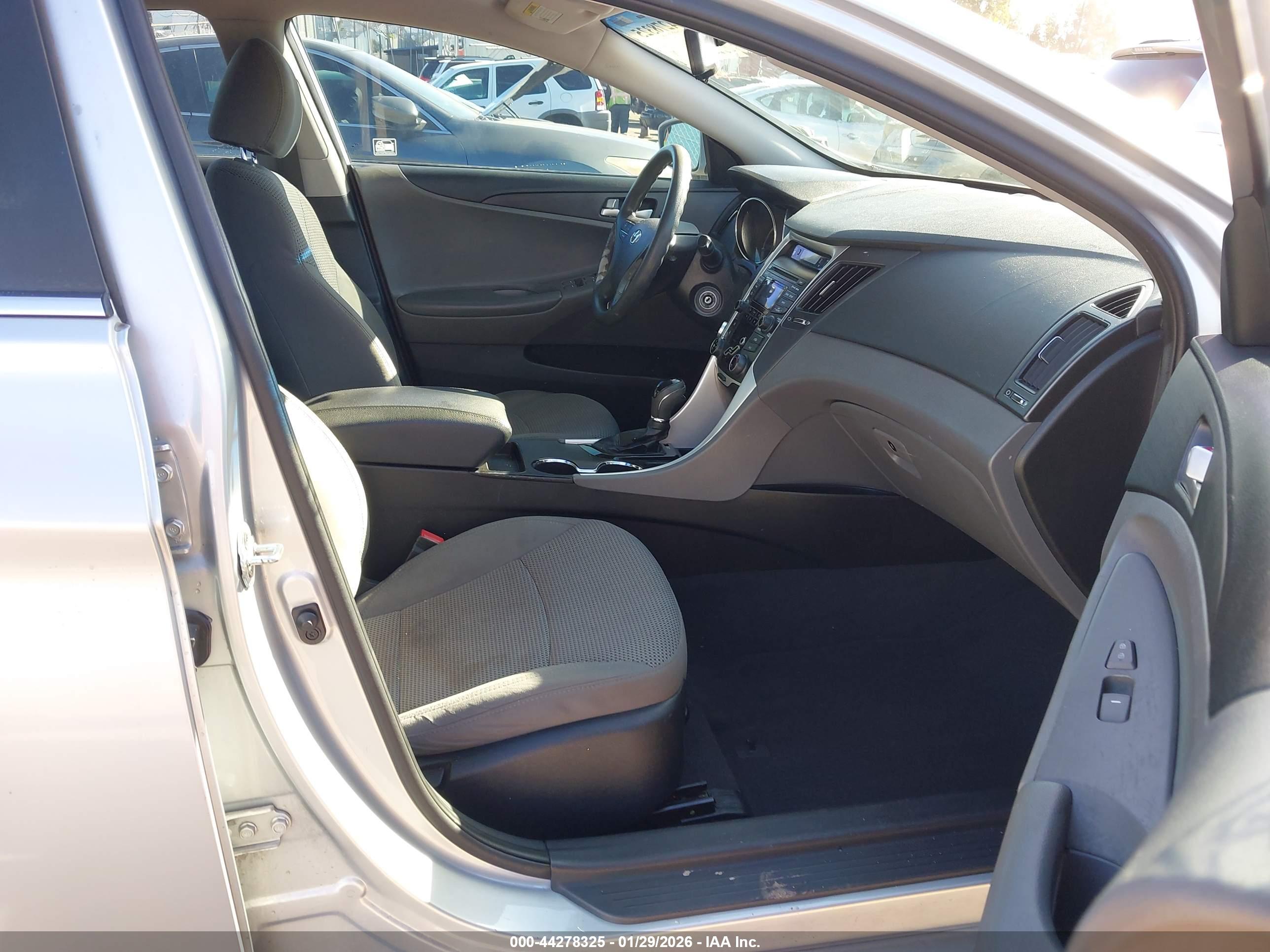 HYUNDAI SONATA image 5