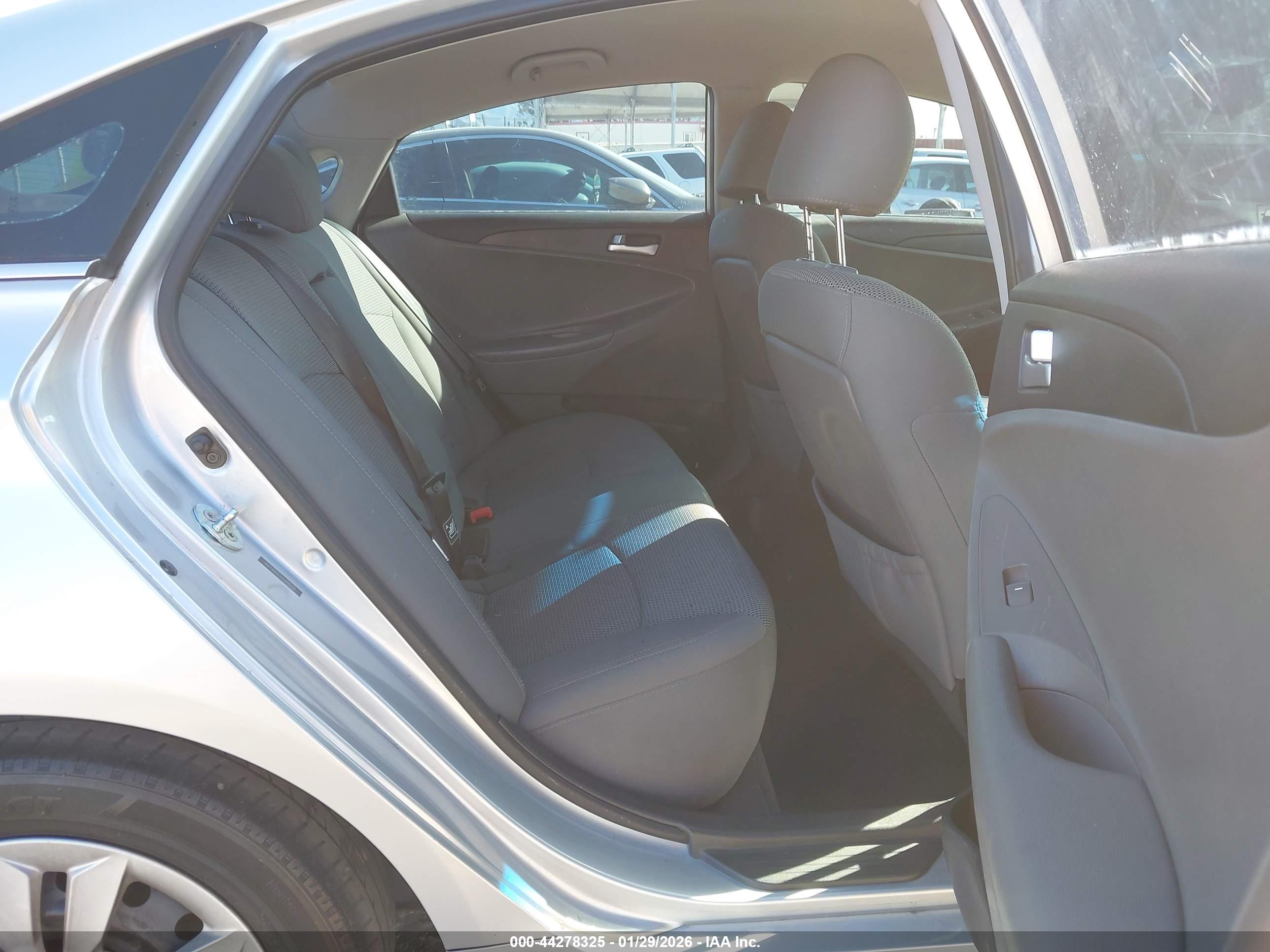 HYUNDAI SONATA image 8