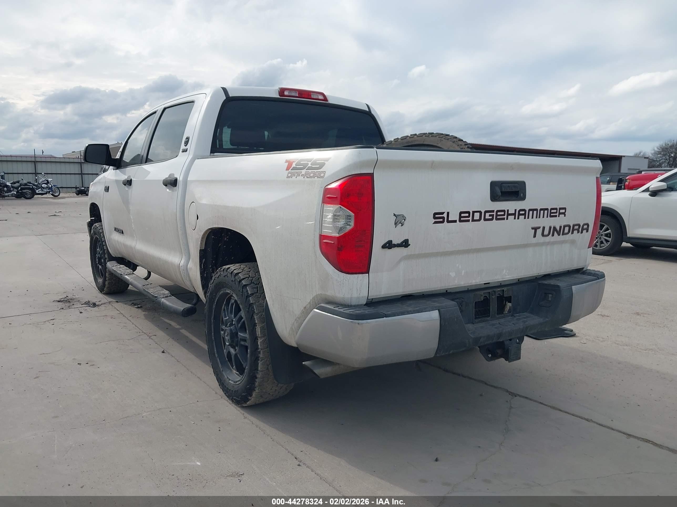 TOYOTA TUNDRA image 3
