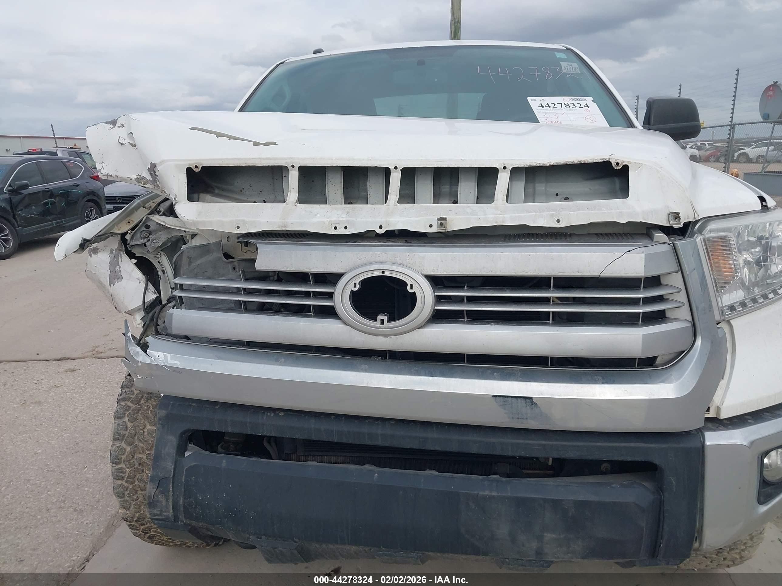 TOYOTA TUNDRA image 6