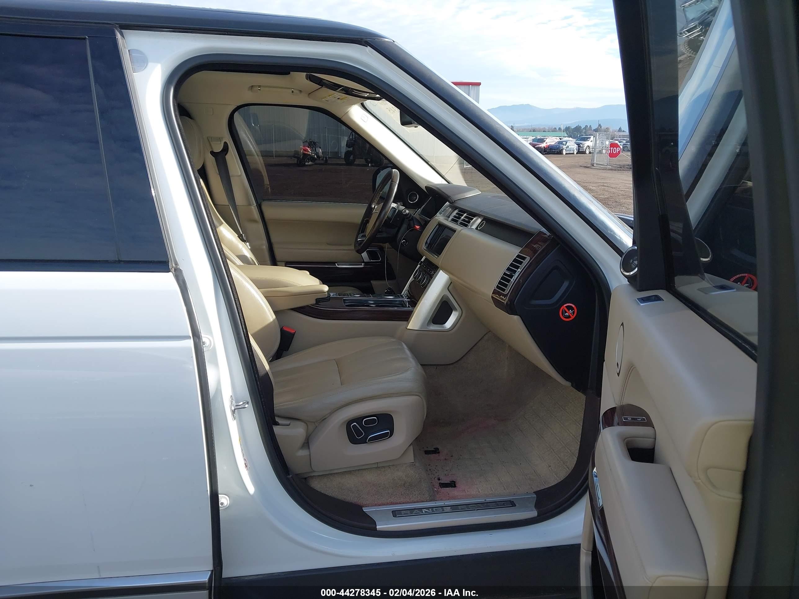 LAND ROVER image 5