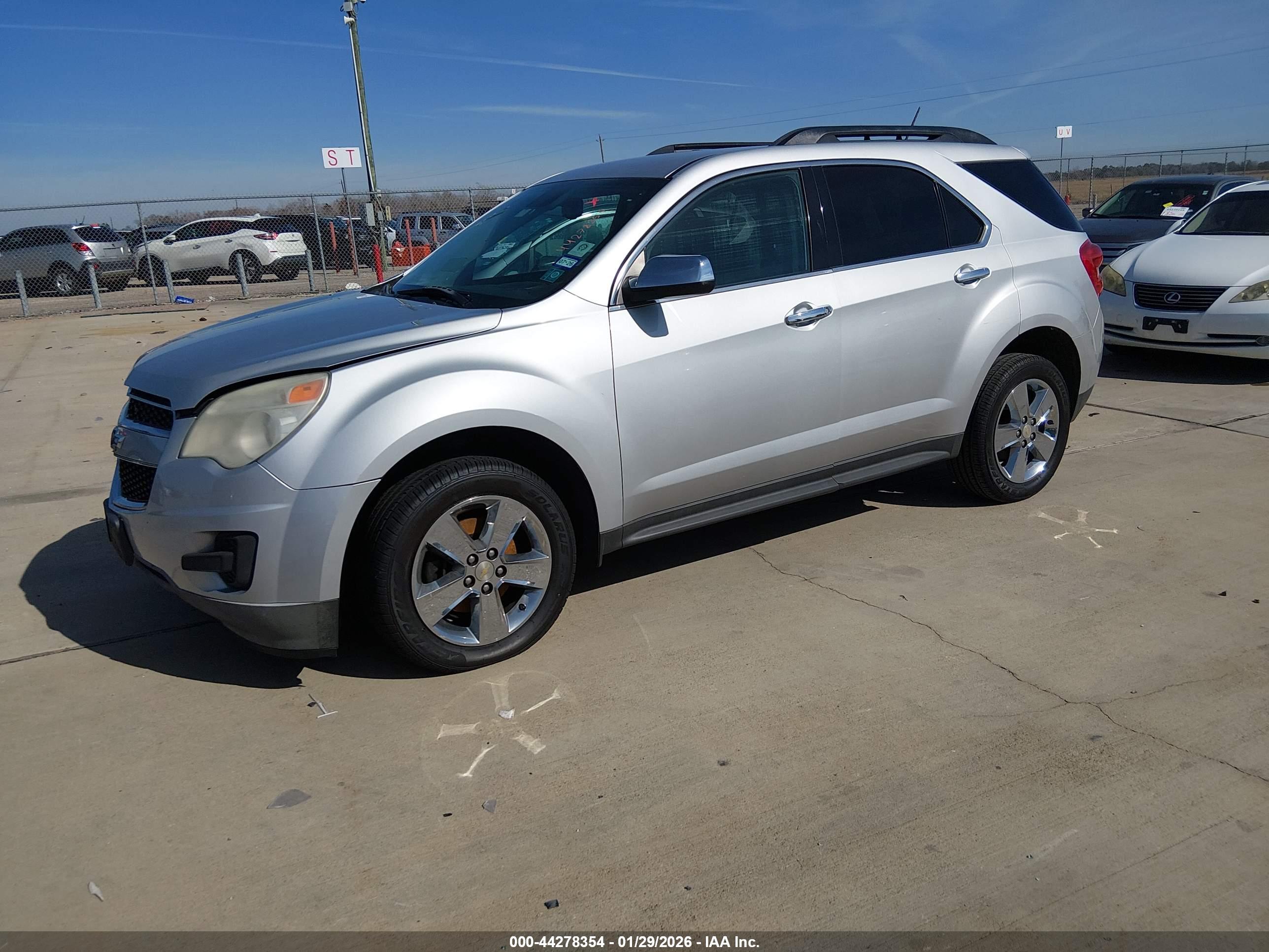 CHEVROLET EQUINOX image 2