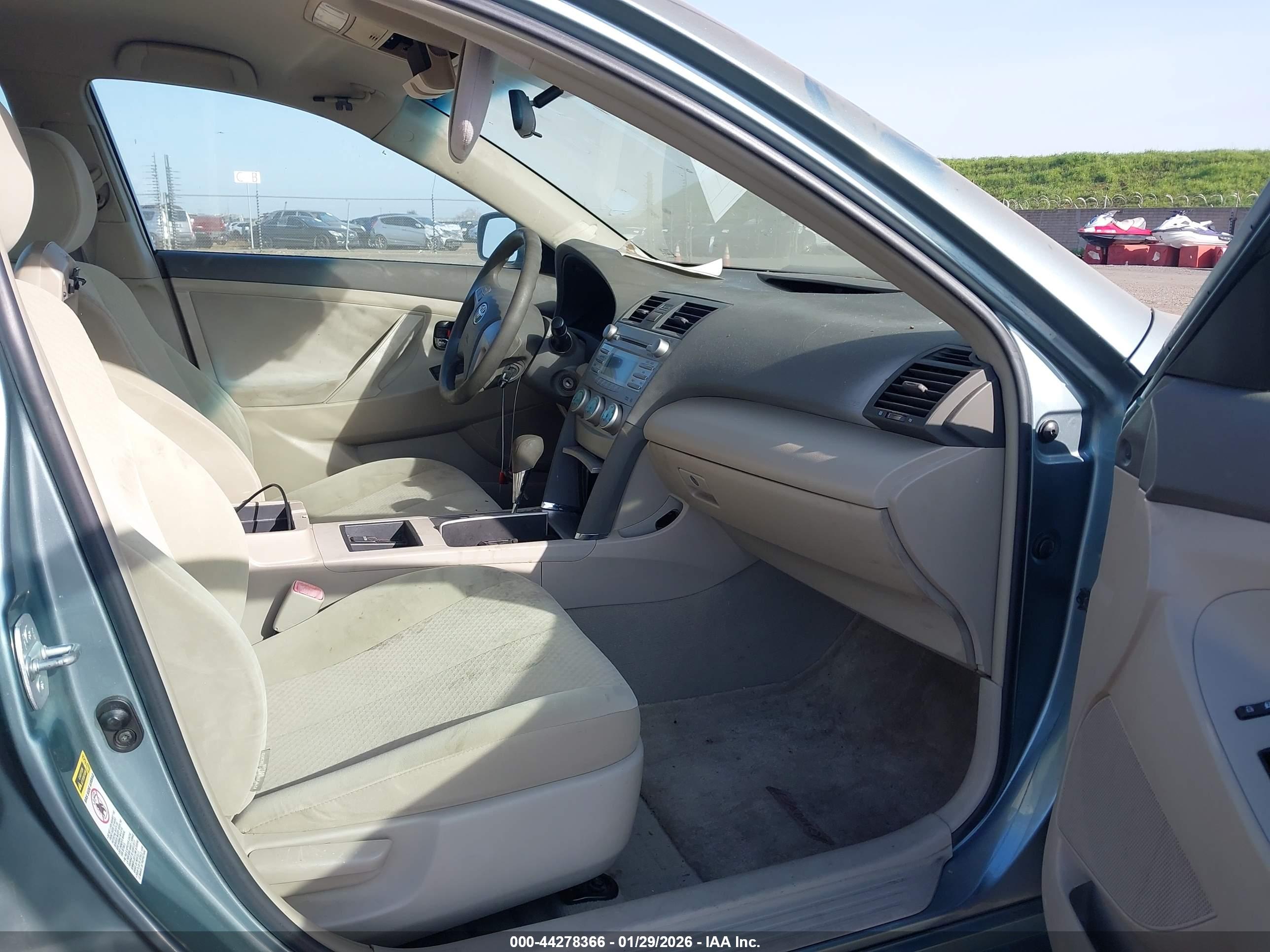 TOYOTA CAMRY image 5