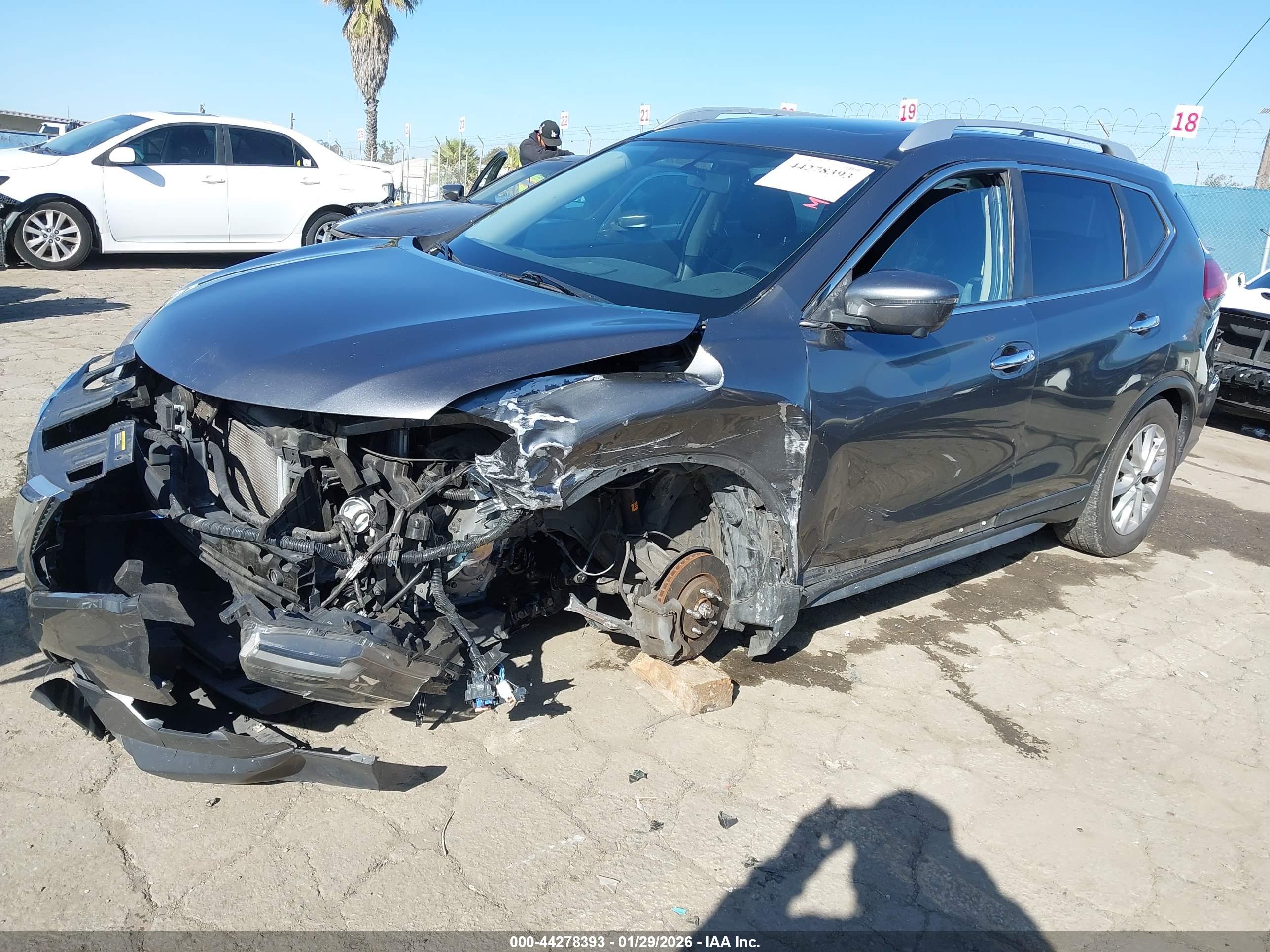 NISSAN ROGUE image 2