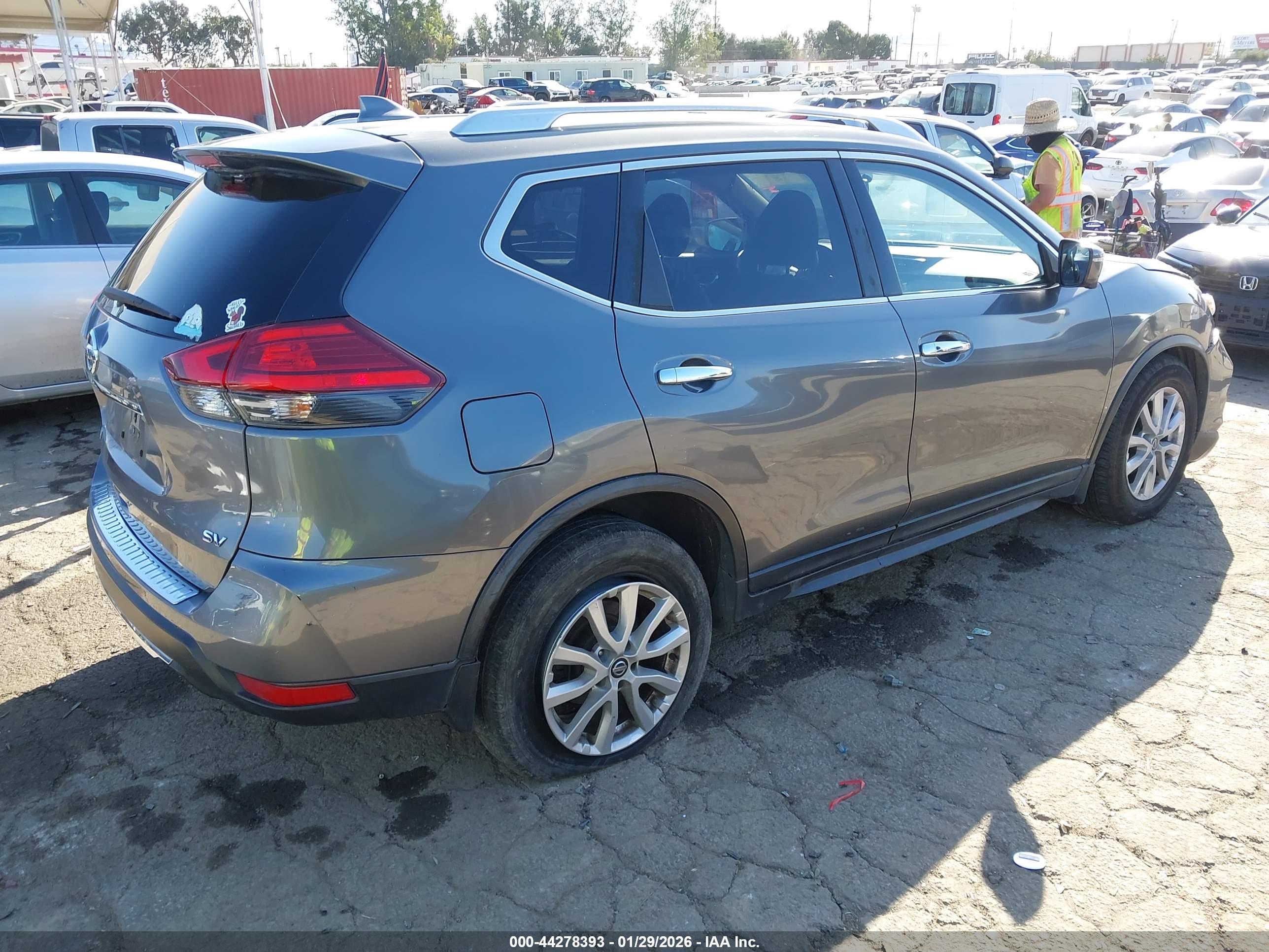 NISSAN ROGUE image 4