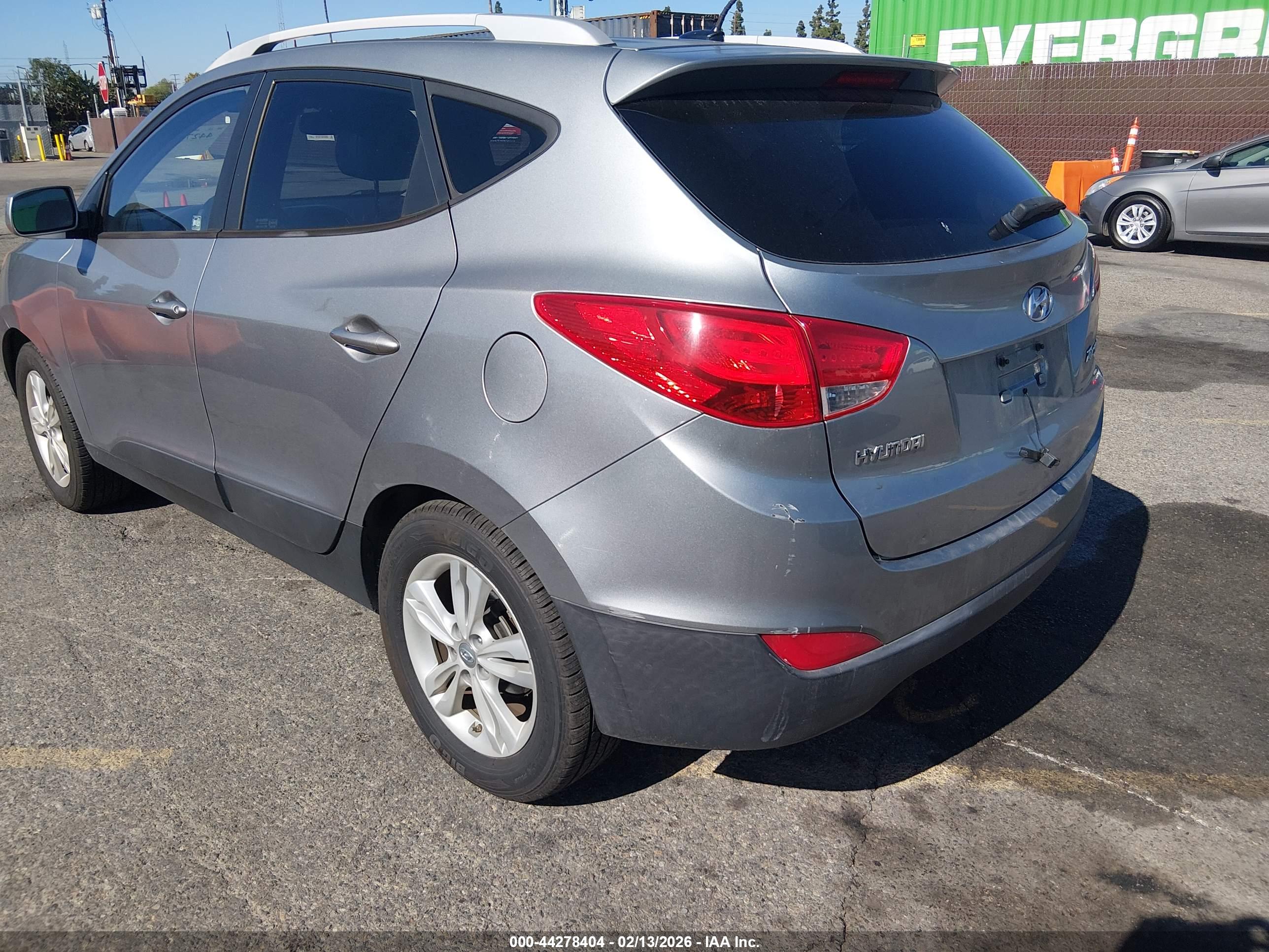 HYUNDAI TUCSON image 3