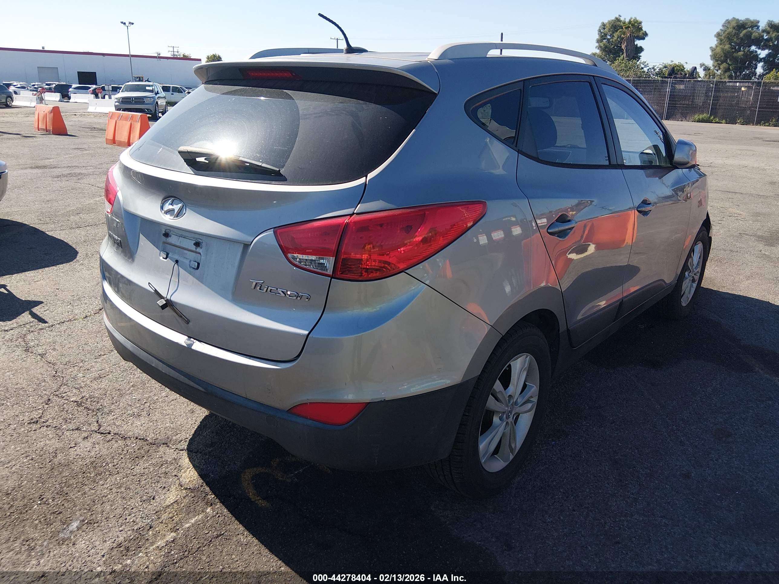 HYUNDAI TUCSON image 4