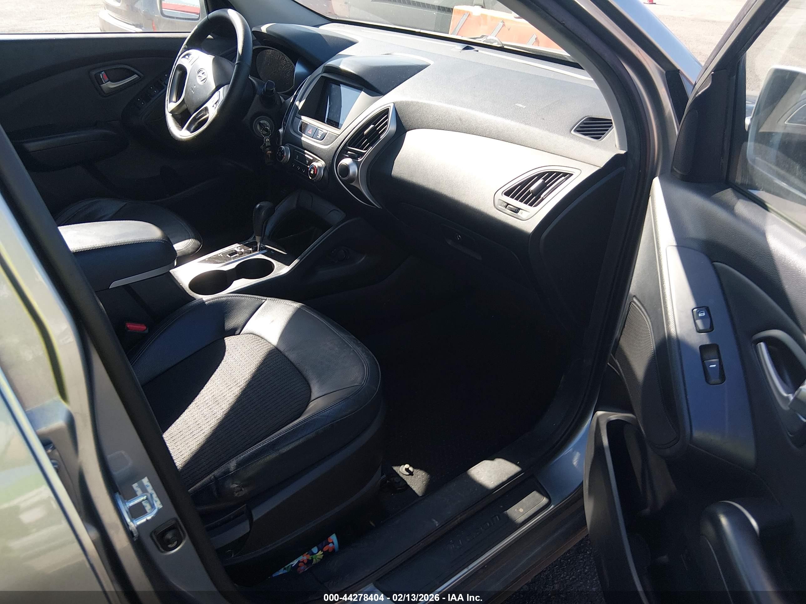 HYUNDAI TUCSON image 5
