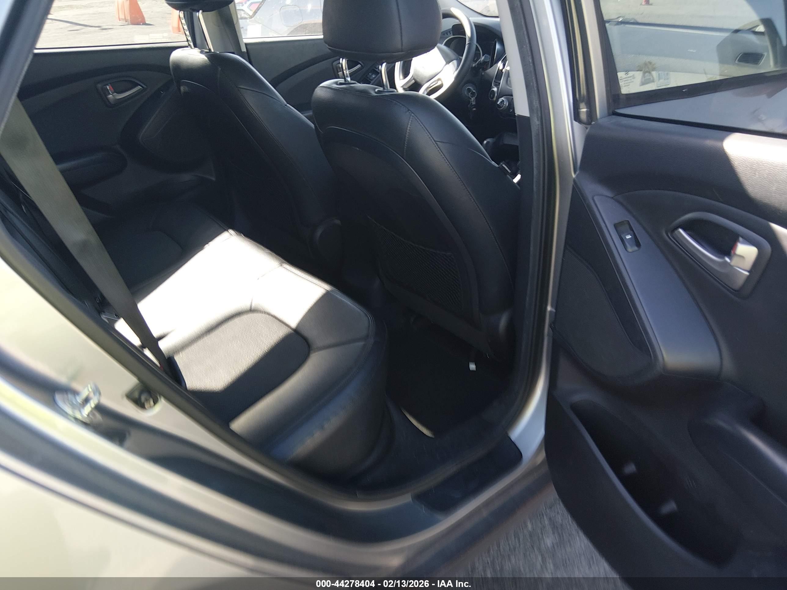 HYUNDAI TUCSON image 8