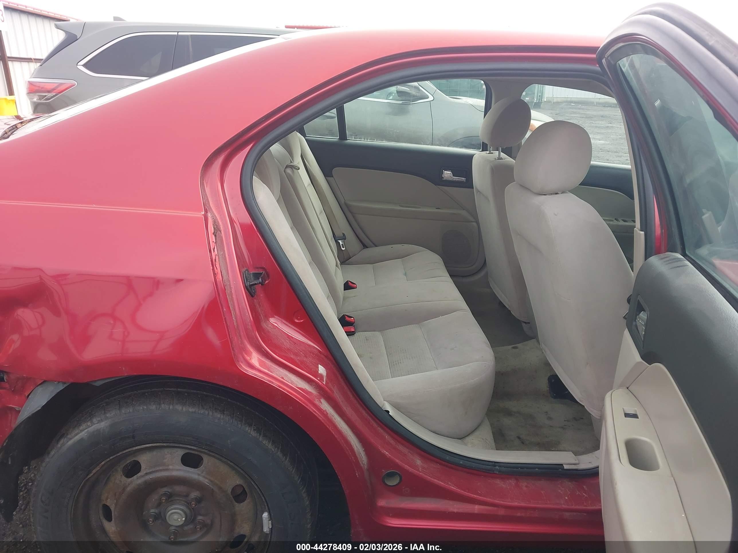 FORD FUSION image 8