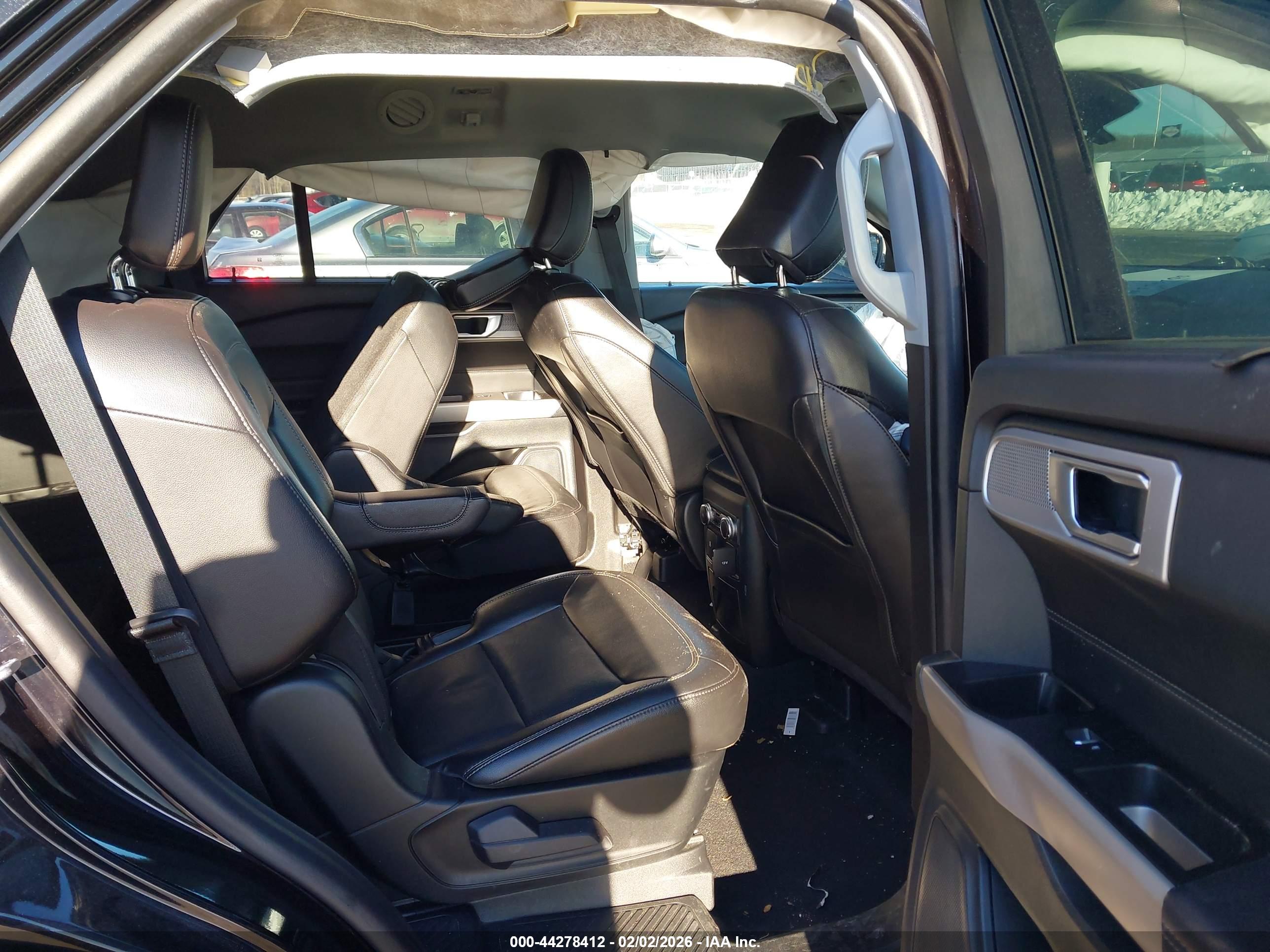 FORD EXPLORER image 8
