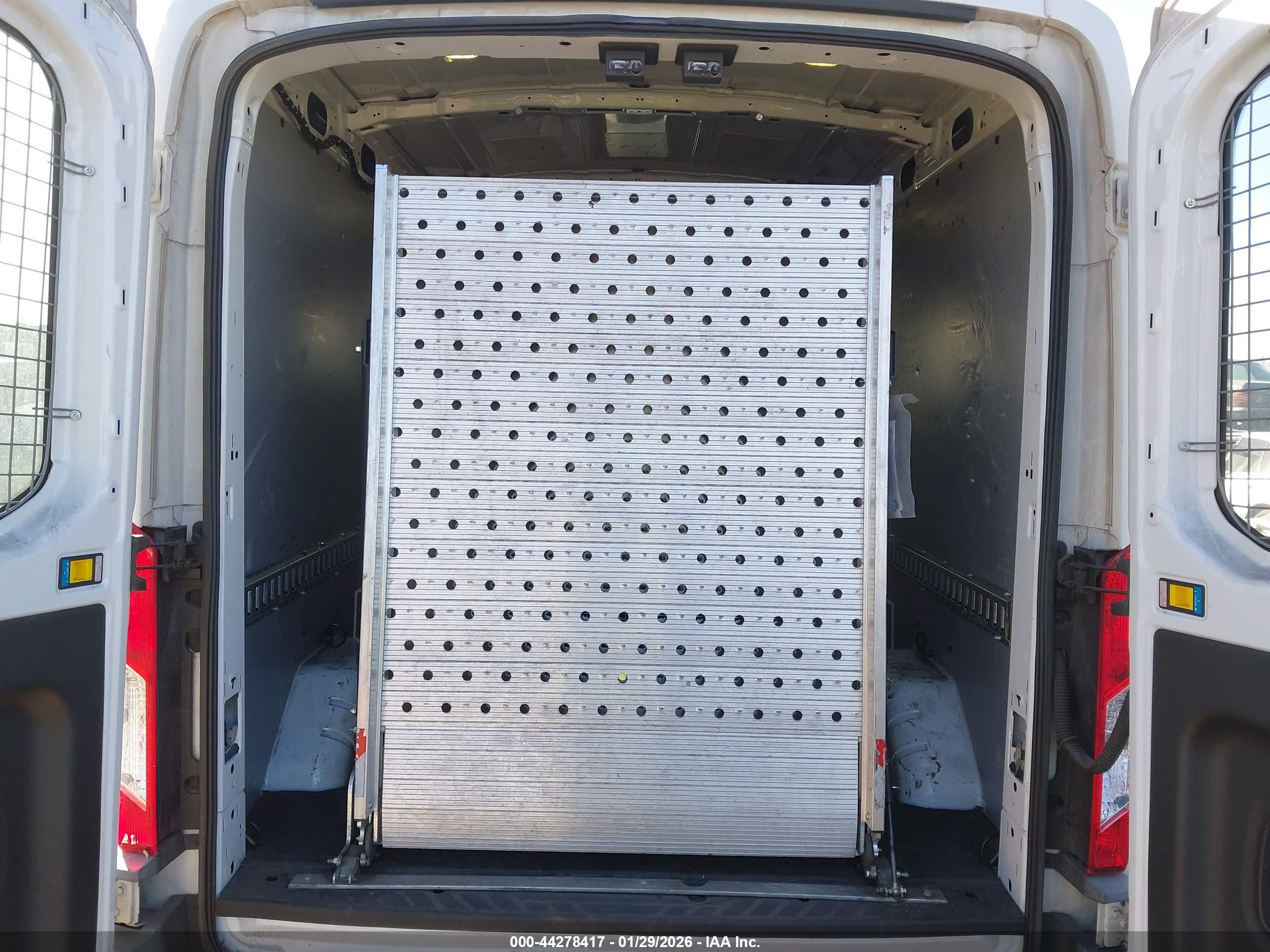 FORD TRANSIT-150 image 8