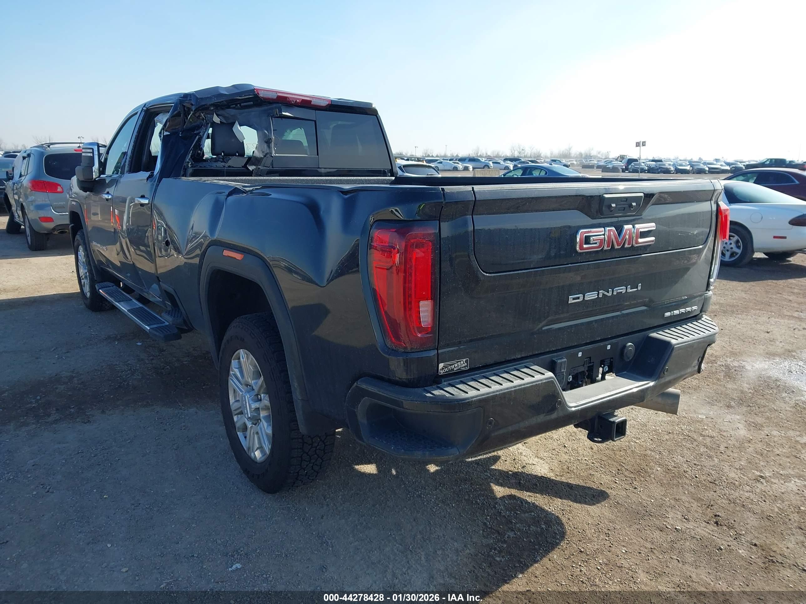 GMC SIERRA image 3