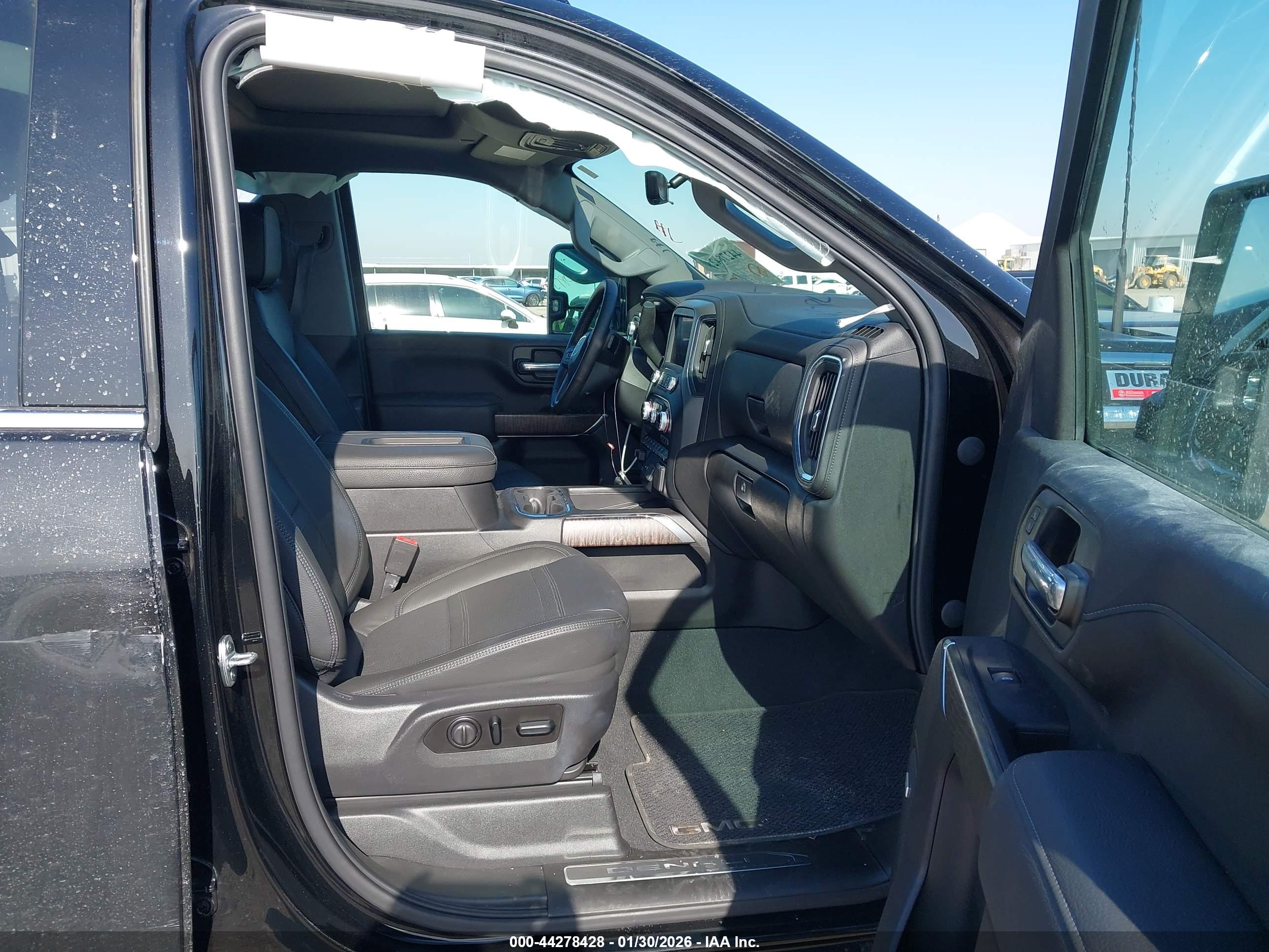 GMC SIERRA image 8