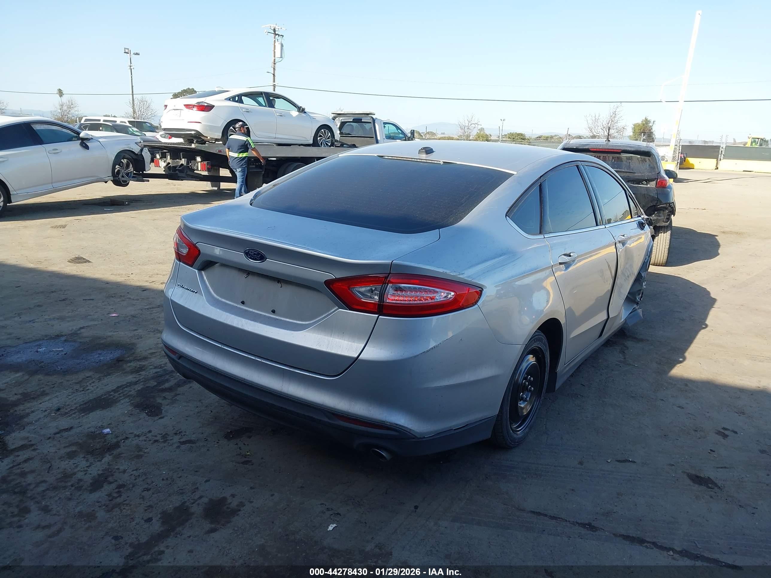 FORD FUSION image 4