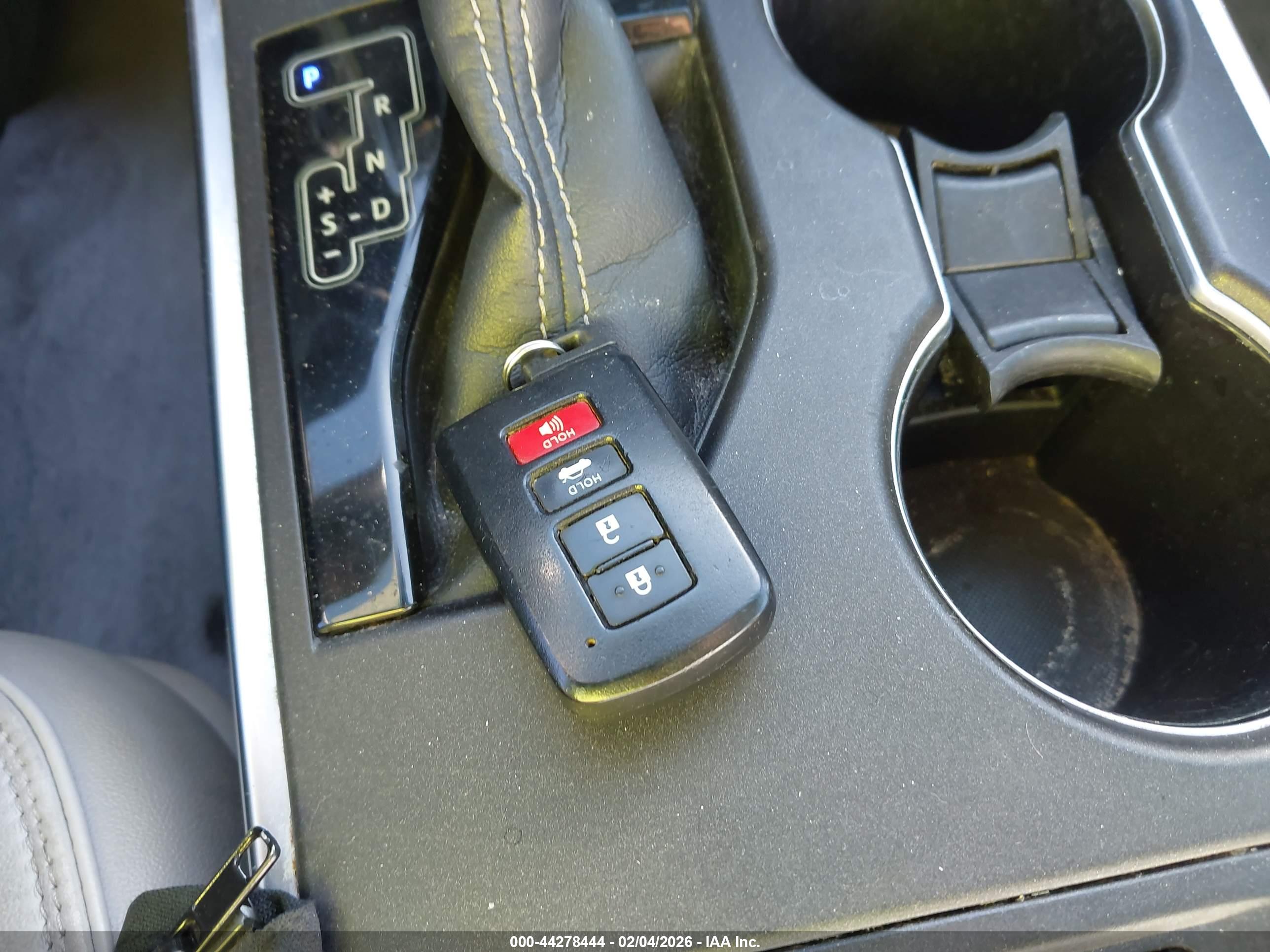 TOYOTA CAMRY image 11