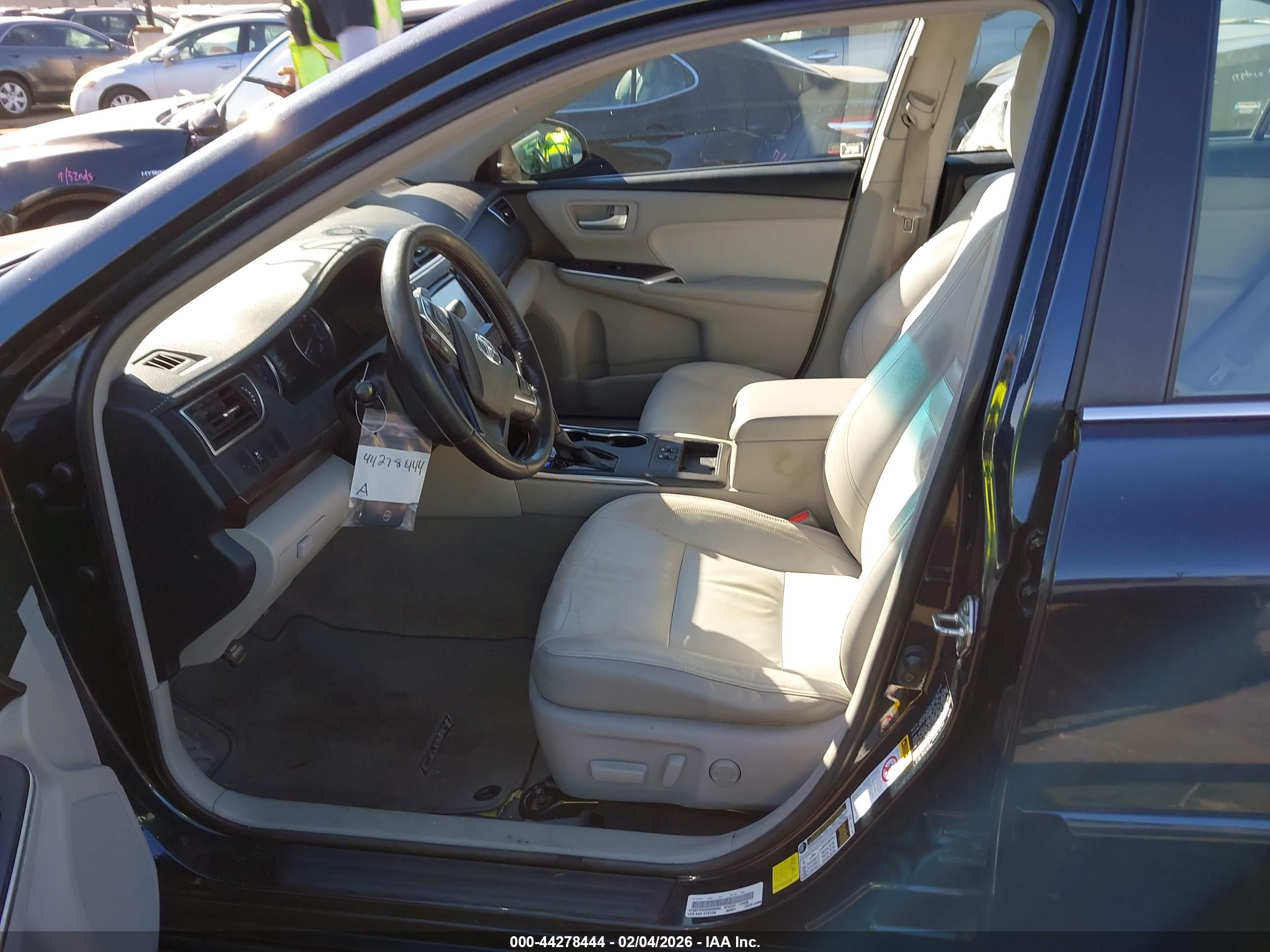 TOYOTA CAMRY image 5