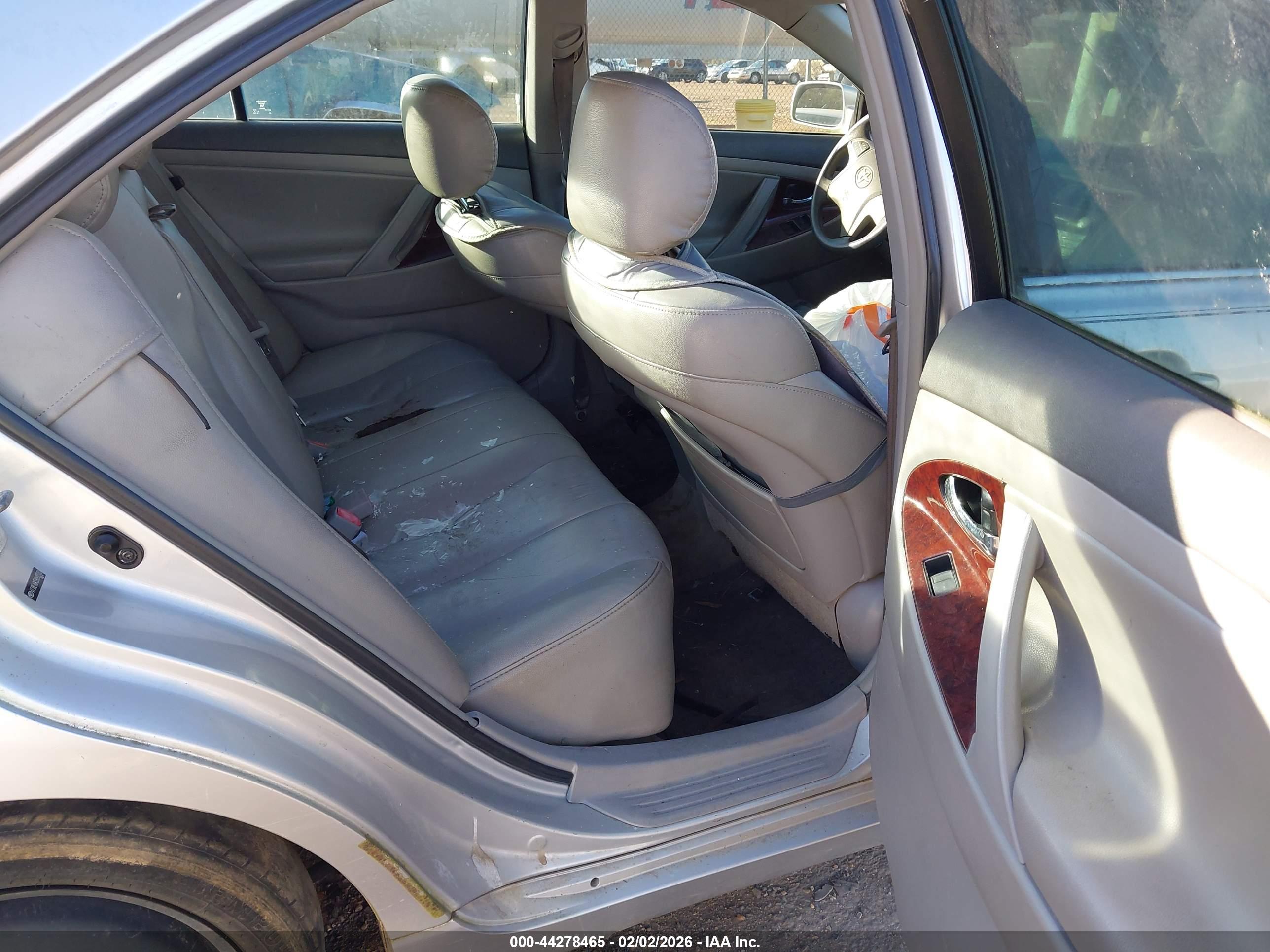 TOYOTA CAMRY image 8
