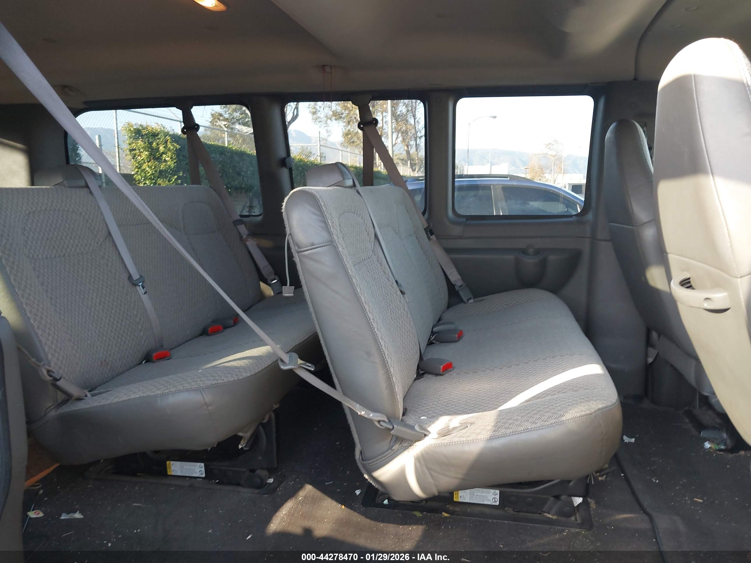 CHEVROLET EXPRESS image 8