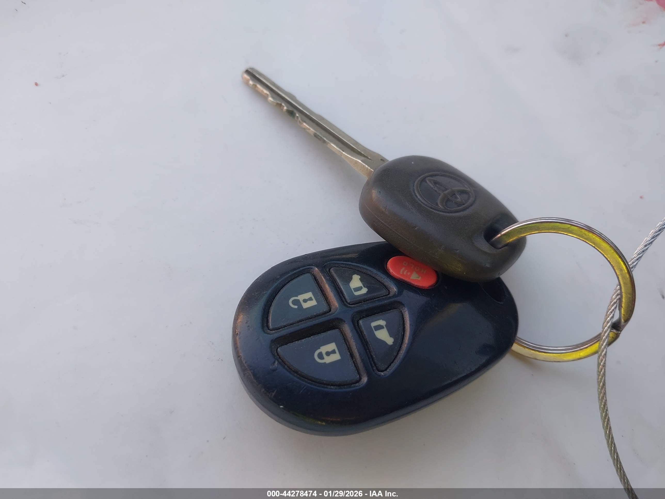 TOYOTA SIENNA image 11