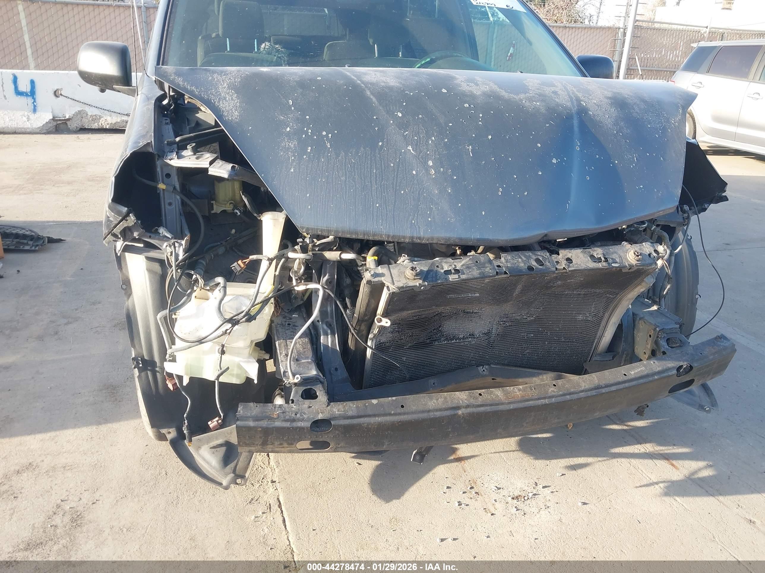 TOYOTA SIENNA image 6