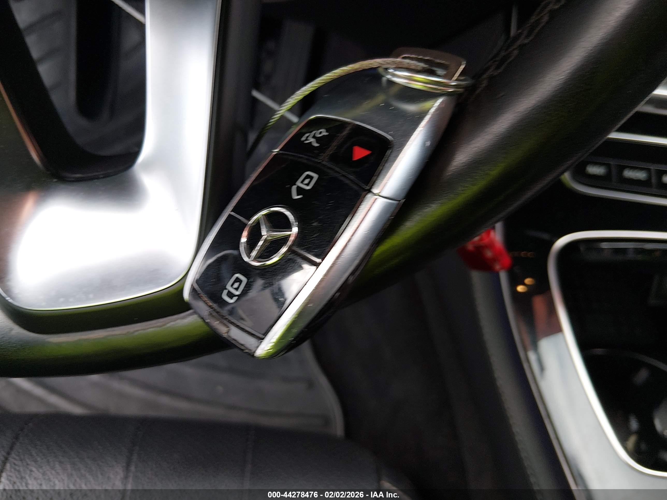 MERCEDES-BENZ E image 11