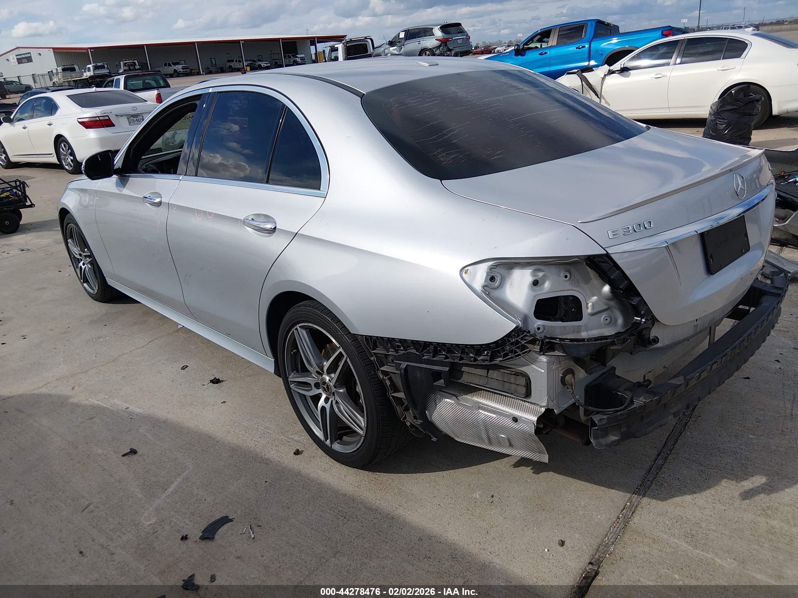 MERCEDES-BENZ E image 3