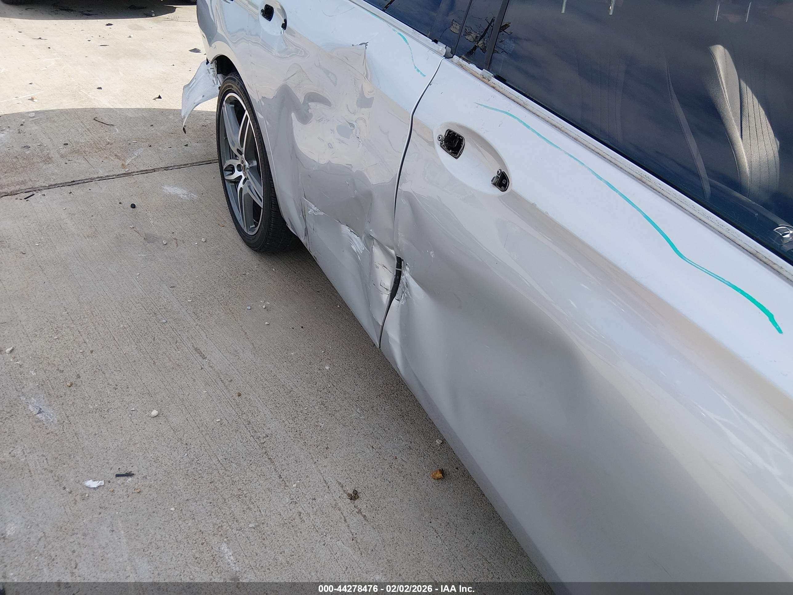 MERCEDES-BENZ E image 6
