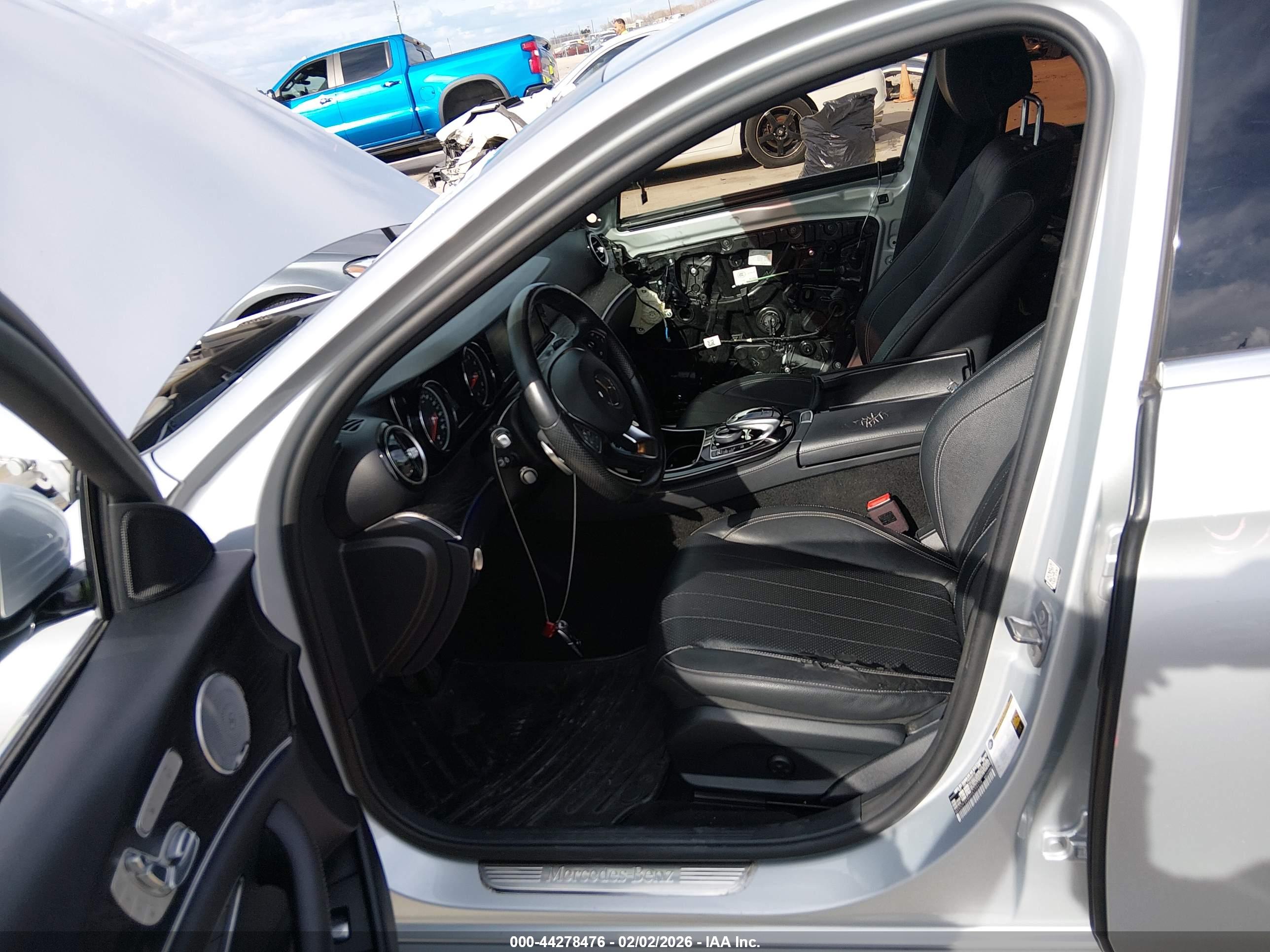 MERCEDES-BENZ E image 8