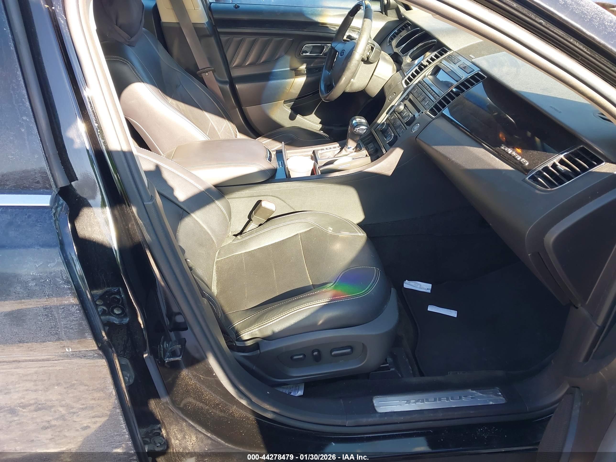 FORD TAURUS image 5