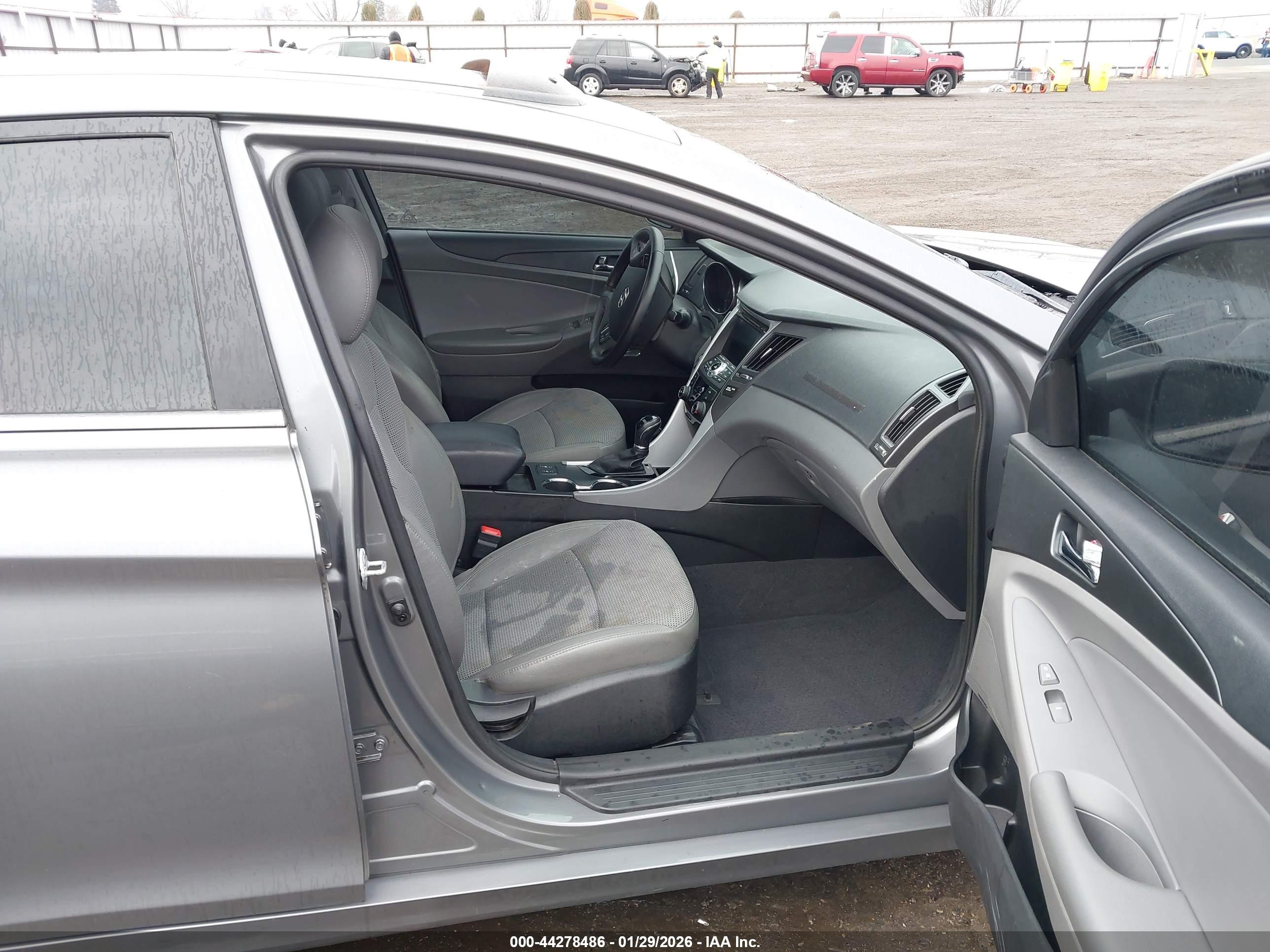 HYUNDAI SONATA image 5