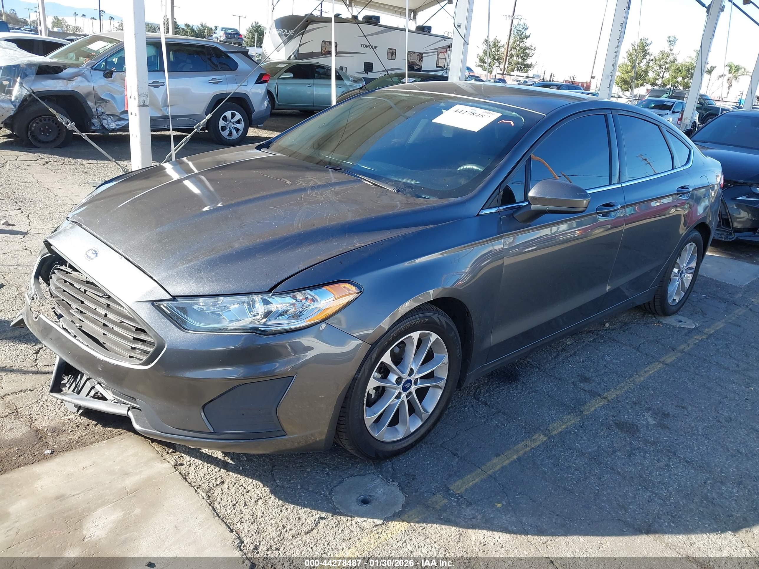 FORD FUSION image 2