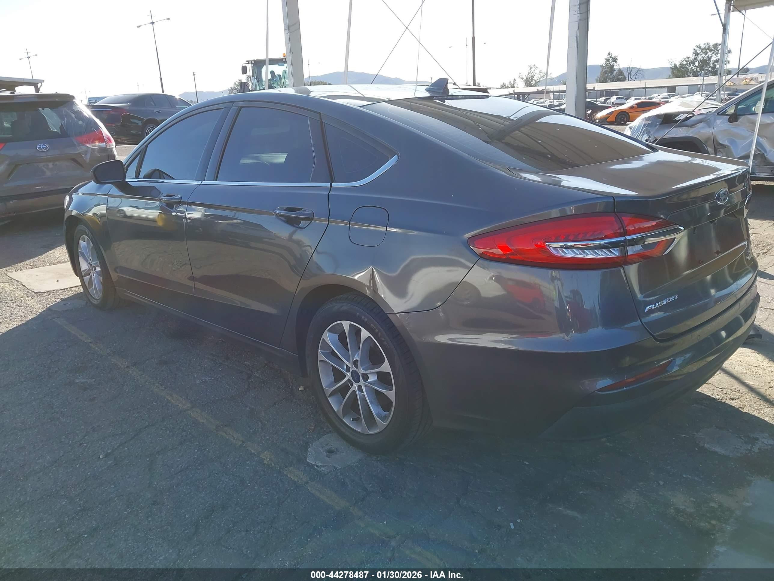 FORD FUSION image 3